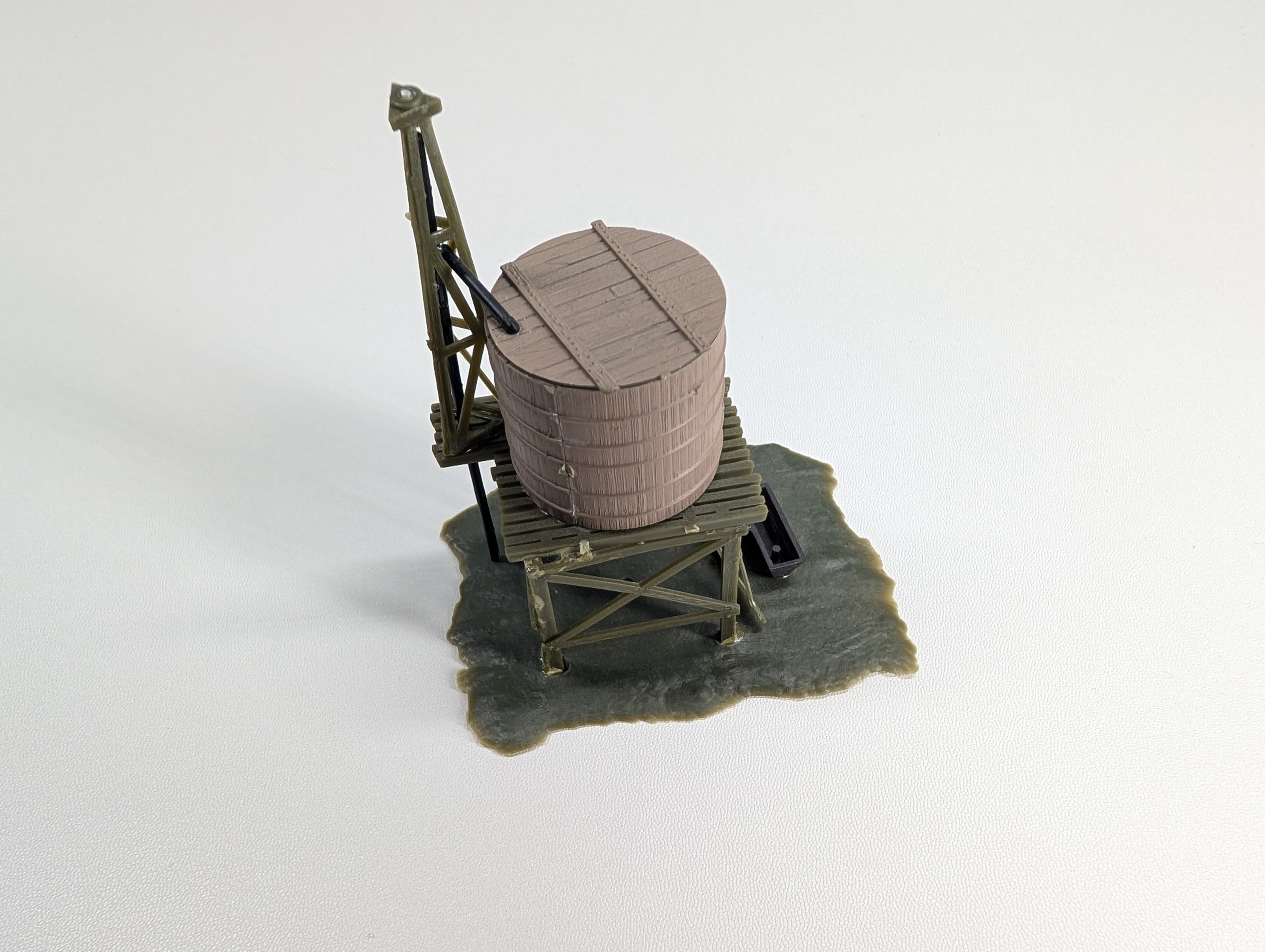 USED Life-Like HO Scale Old Time Water Tower