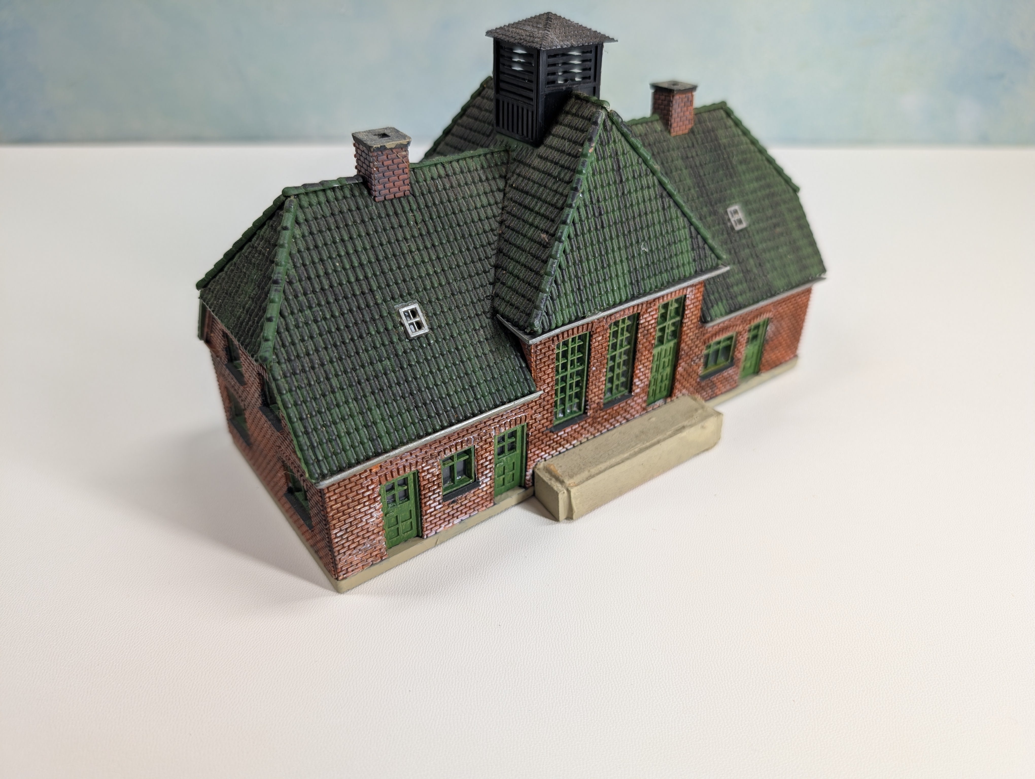 USED Heljan HO Scale Train Station