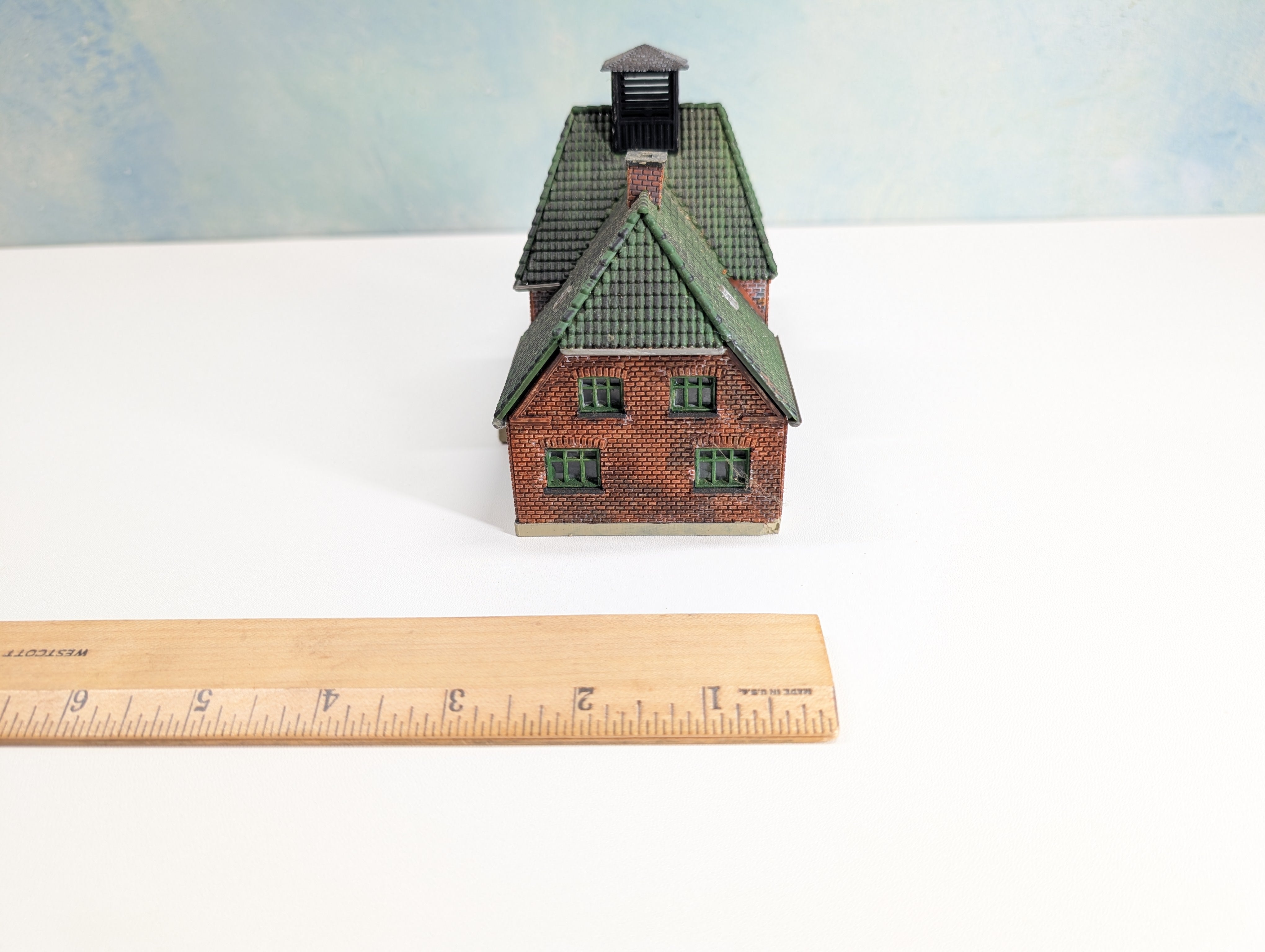 USED Heljan HO Scale Train Station