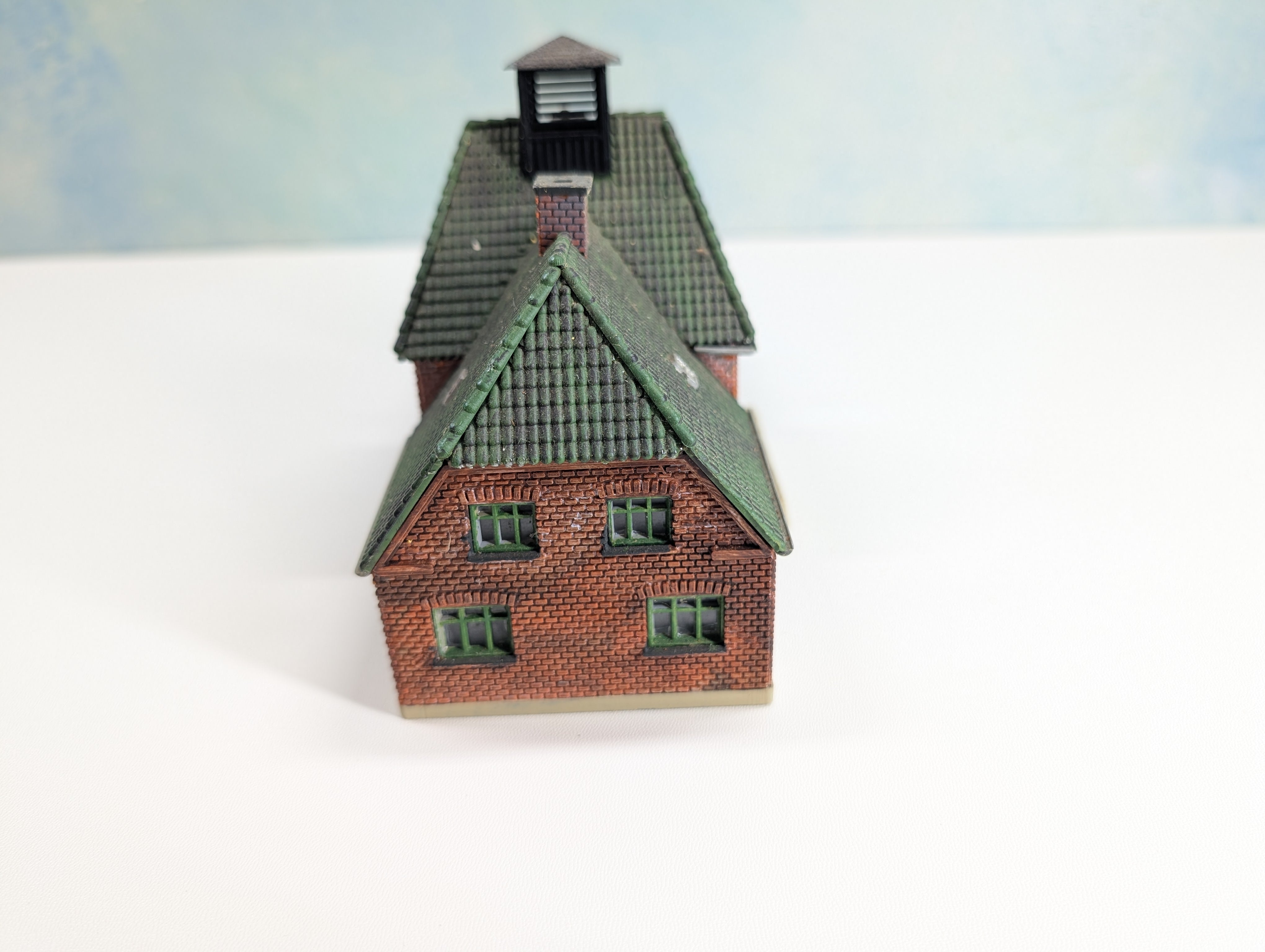 USED Heljan HO Scale Train Station