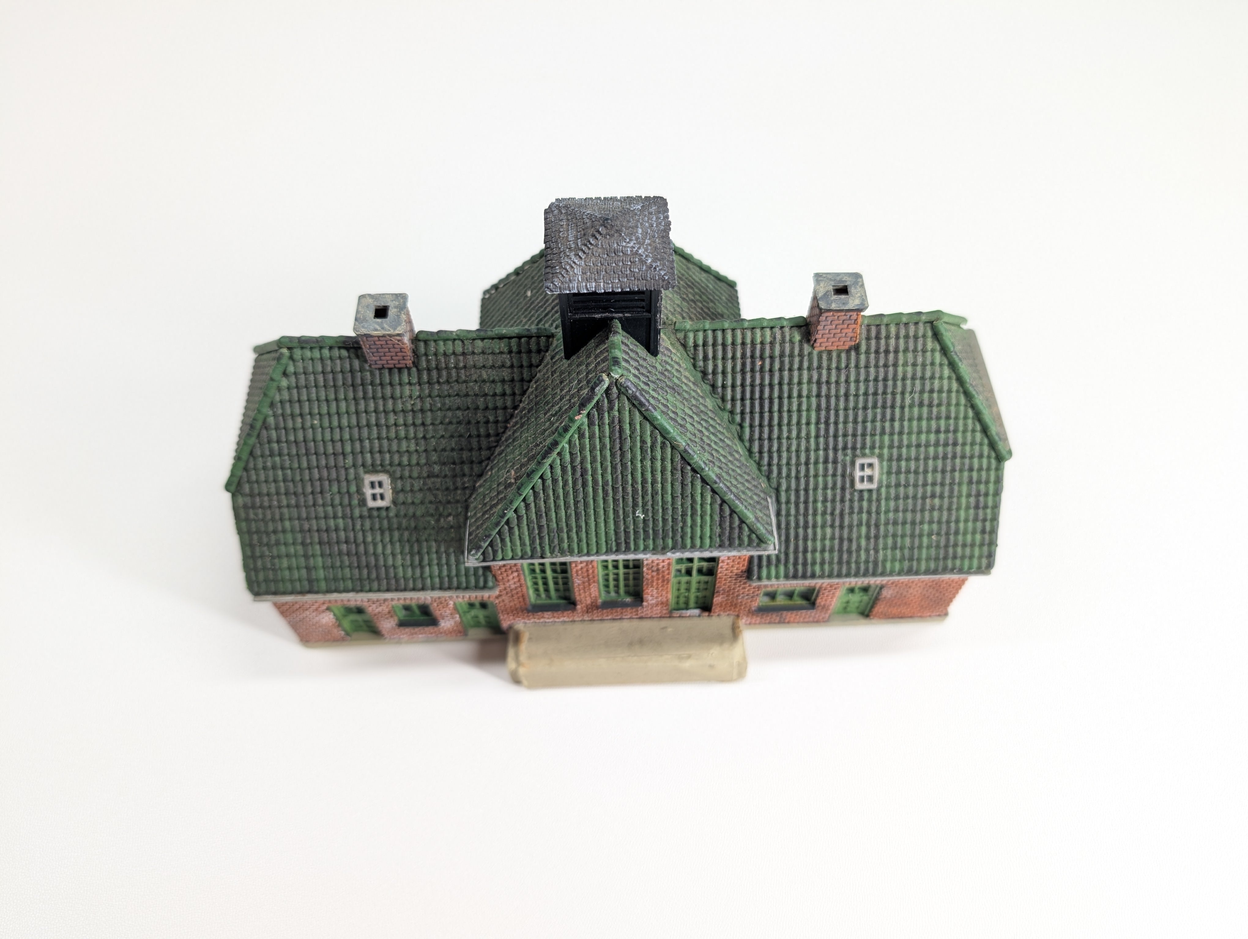 USED Heljan HO Scale Train Station