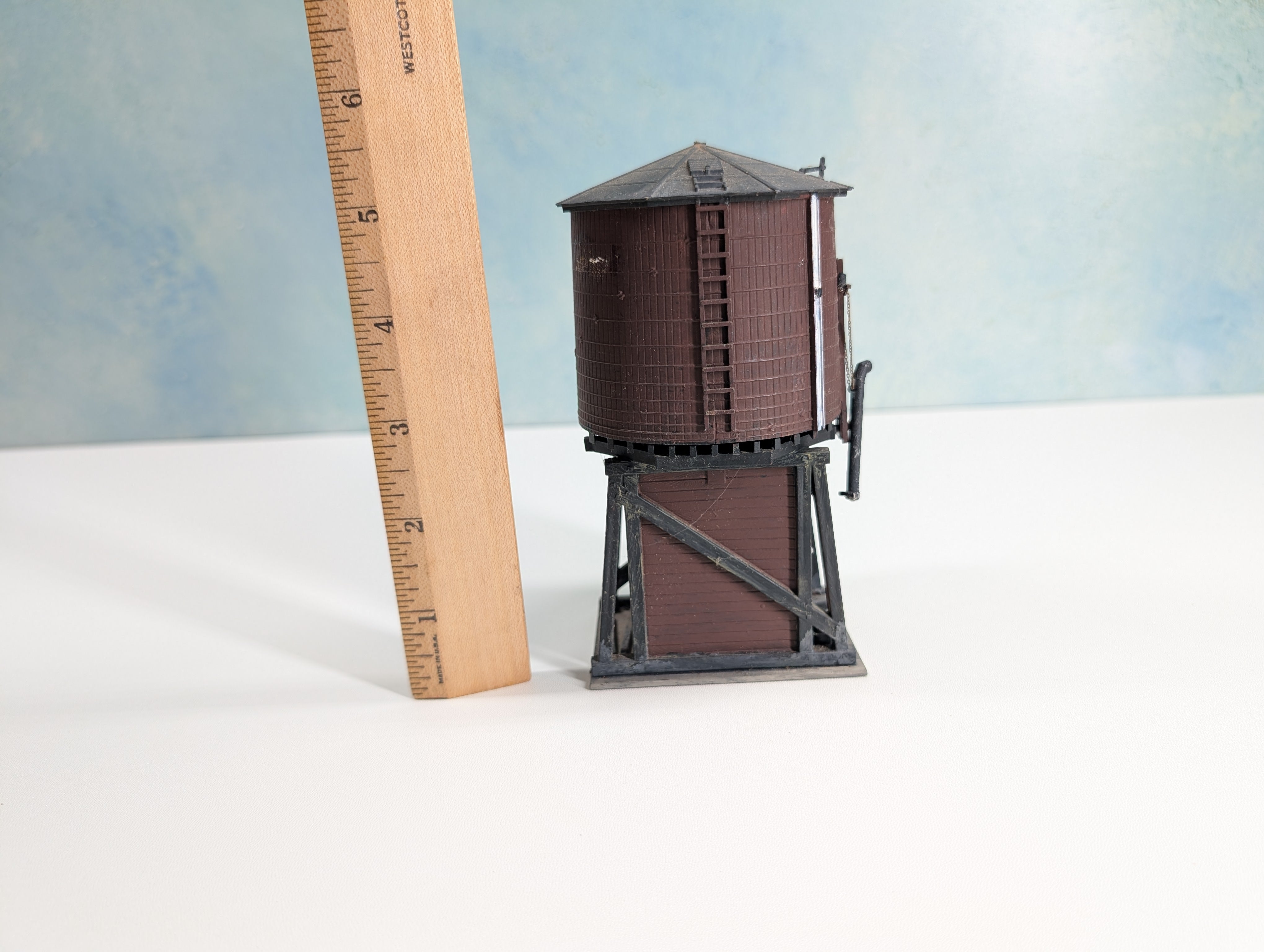 USED HO Scale Wood Water Tower