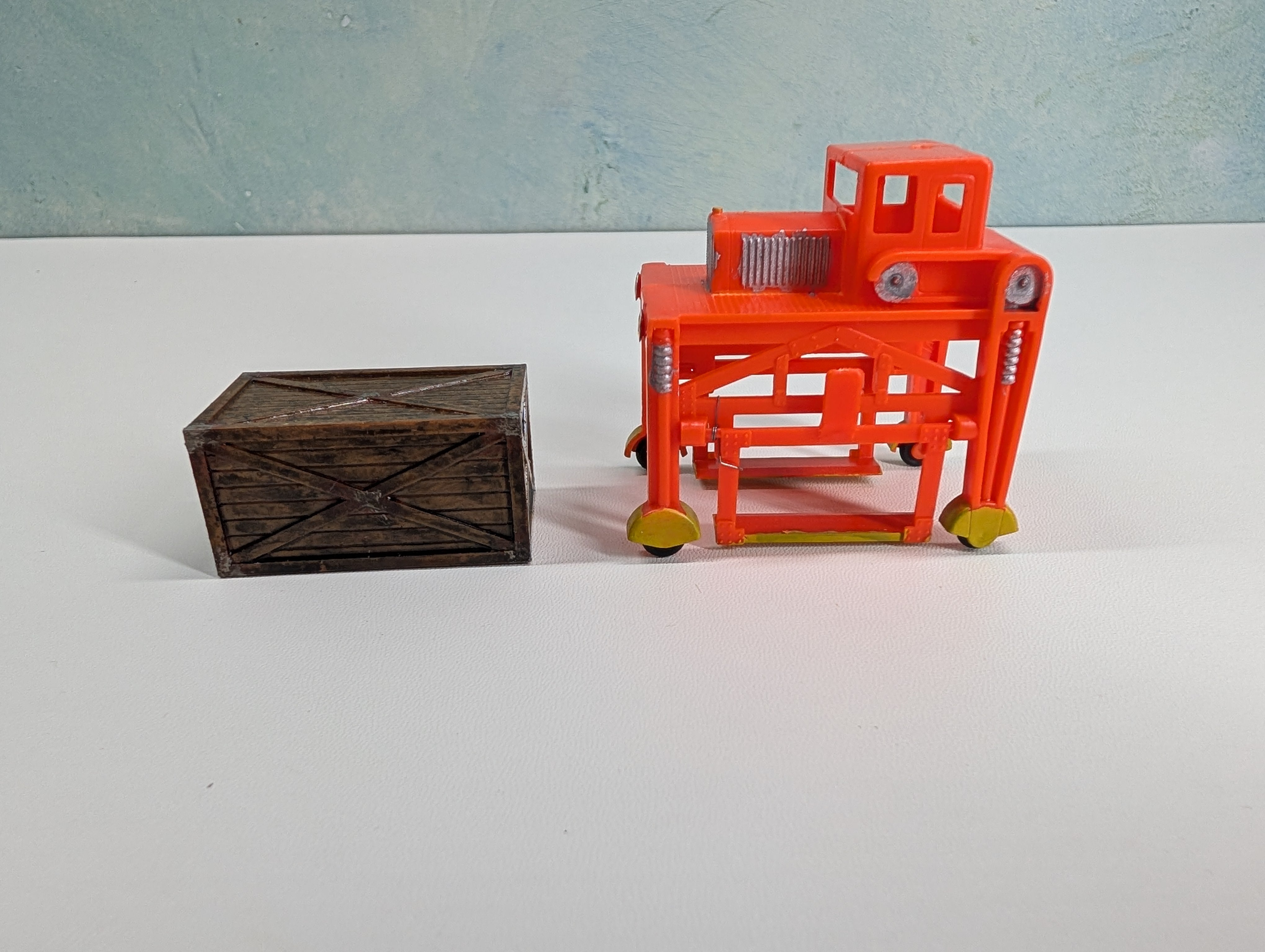 USED AHM HO Scale Operating Accessory, Freight Carrier