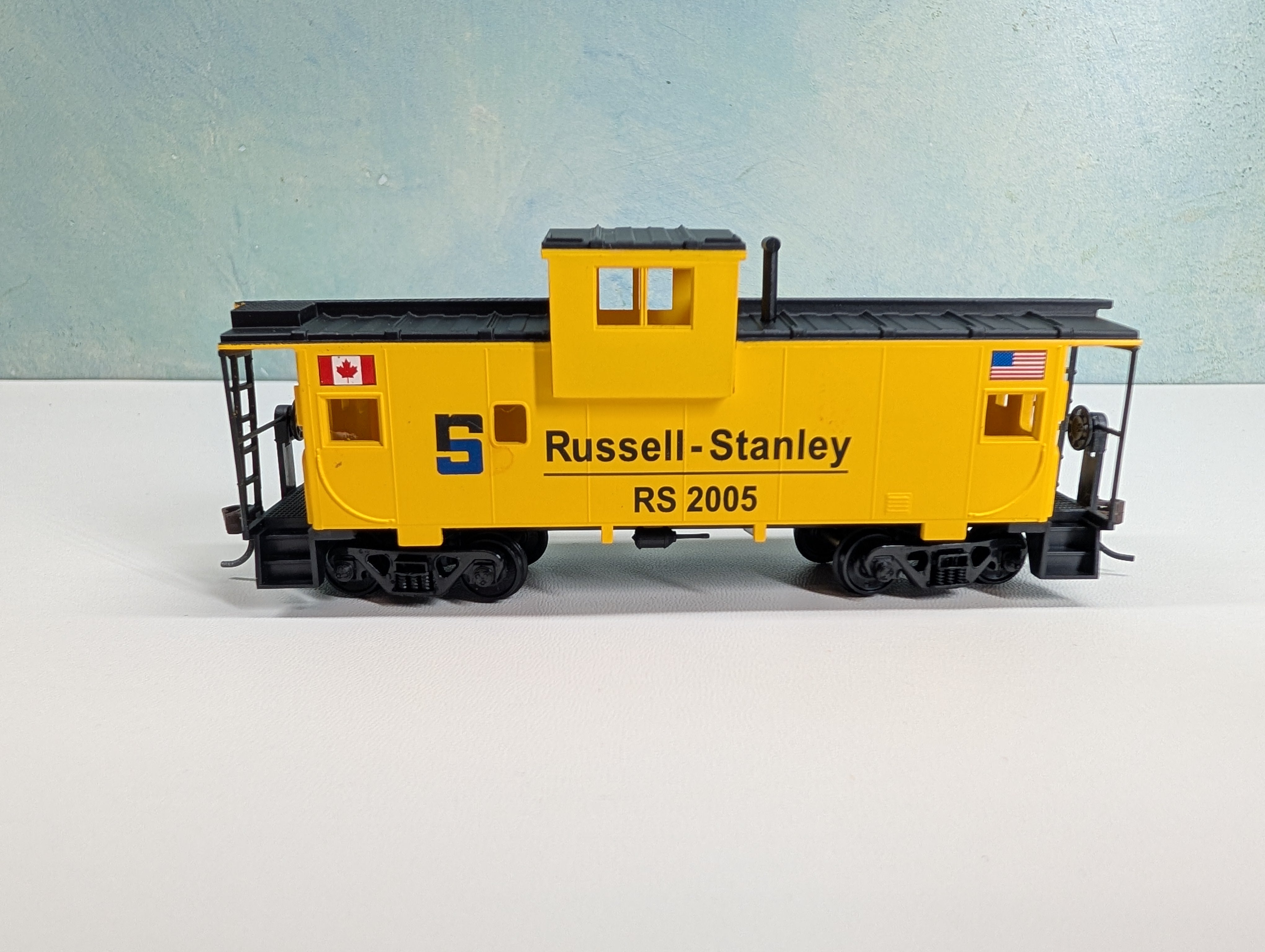 USED Walthers Trainline HO Scale Wide Vision Caboose Russell-Stanley RS #2005
