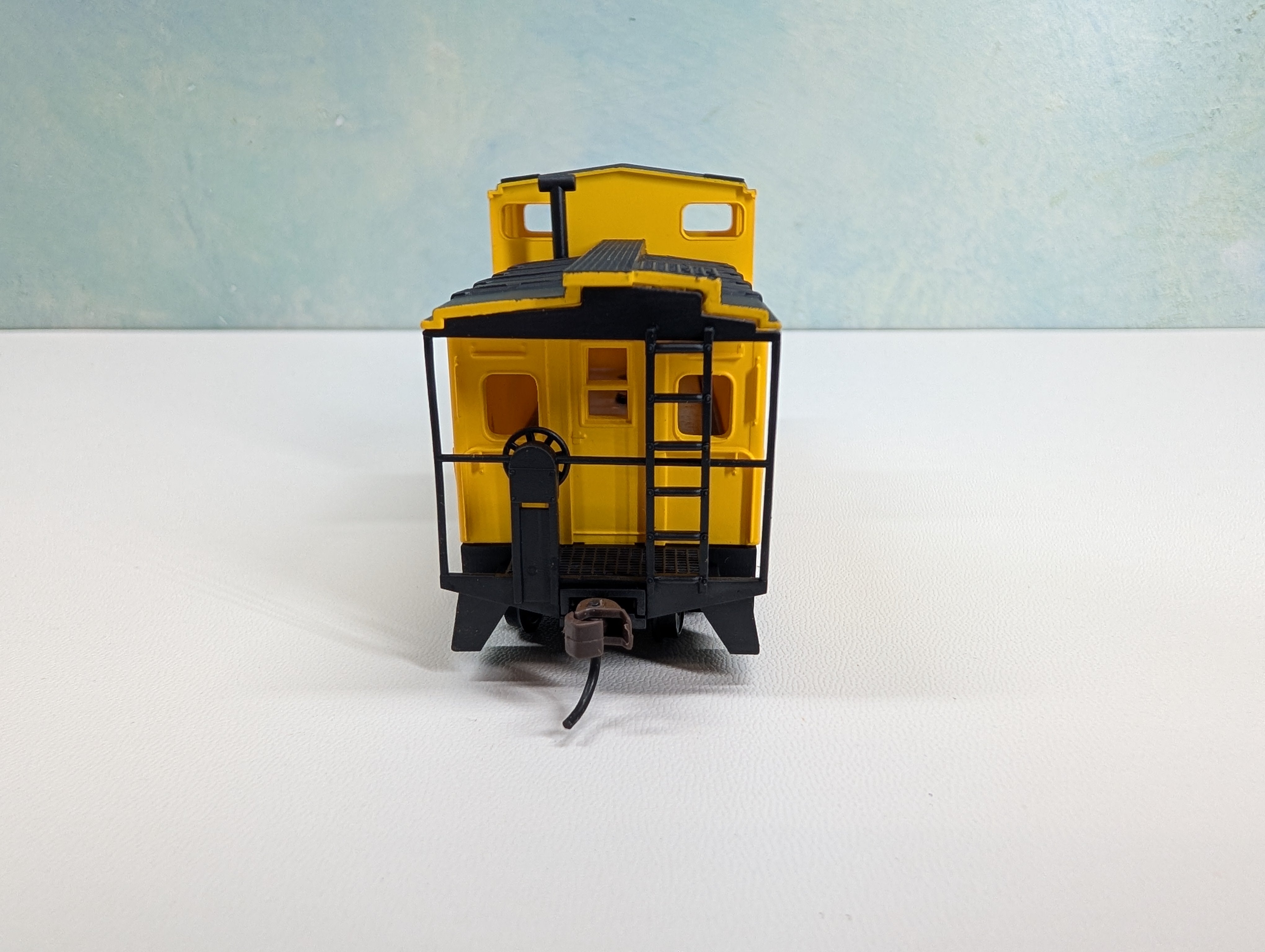 USED Walthers Trainline HO Scale Wide Vision Caboose Russell-Stanley RS #2005