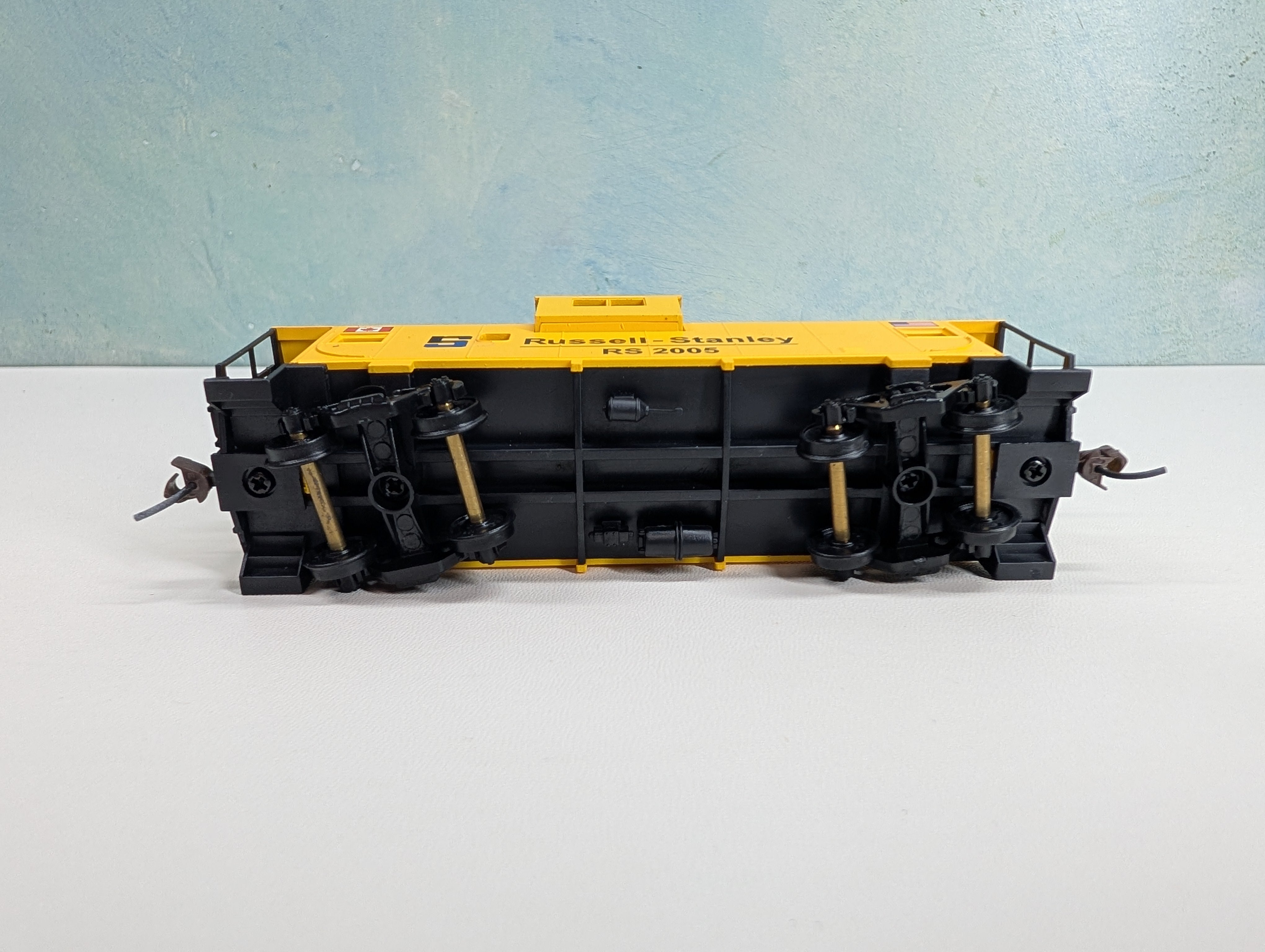 USED Walthers Trainline HO Scale Wide Vision Caboose Russell-Stanley RS #2005