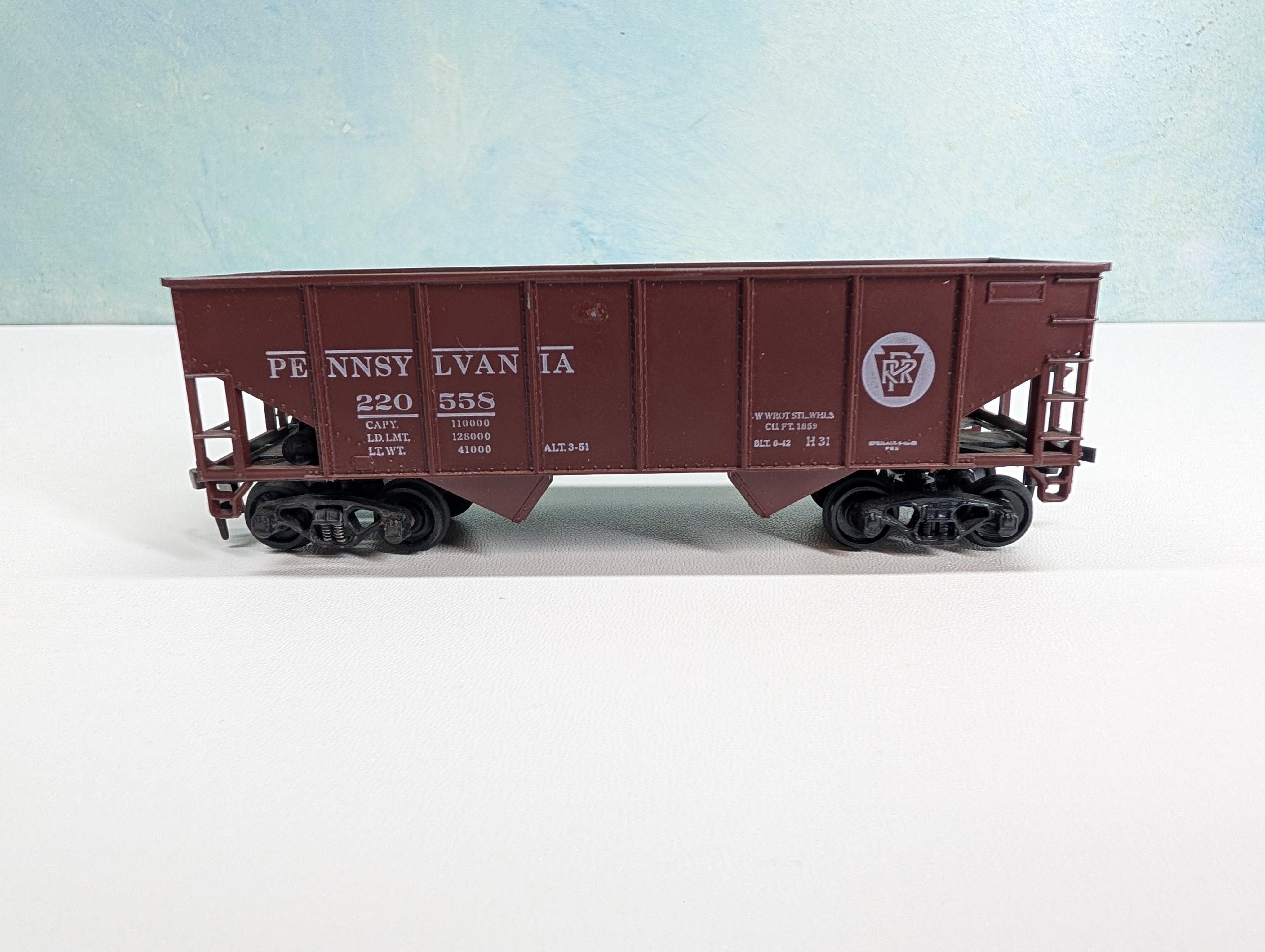 USED Athearn HO Scale 2 Bay Hopper Pennsylvania PRR #220558
