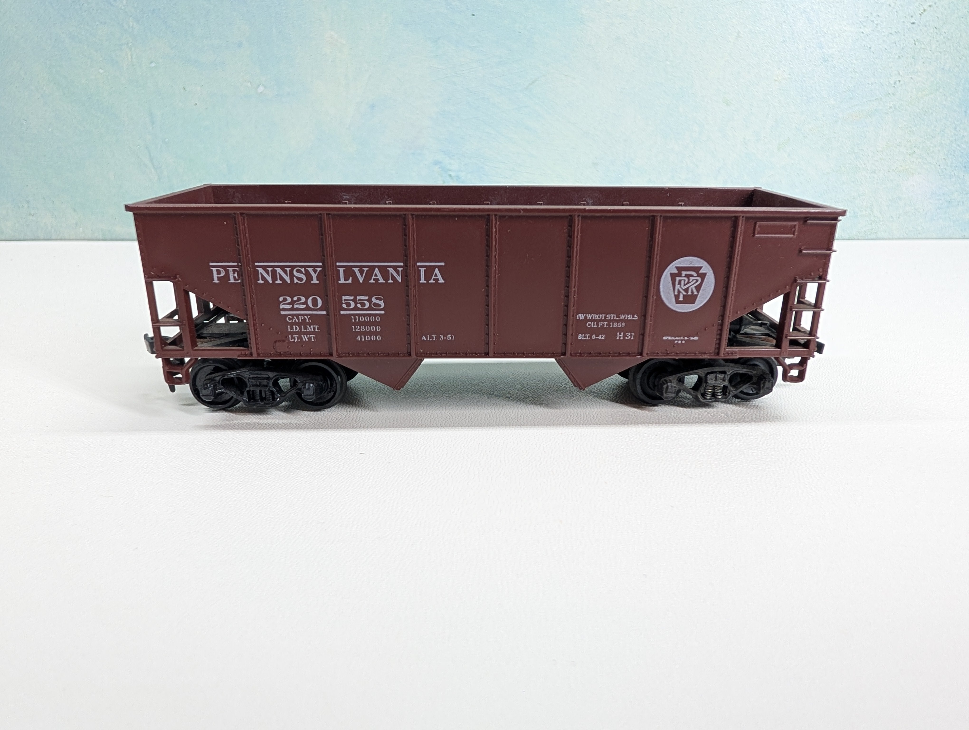 USED Athearn HO Scale 2 Bay Hopper Pennsylvania PRR #220558