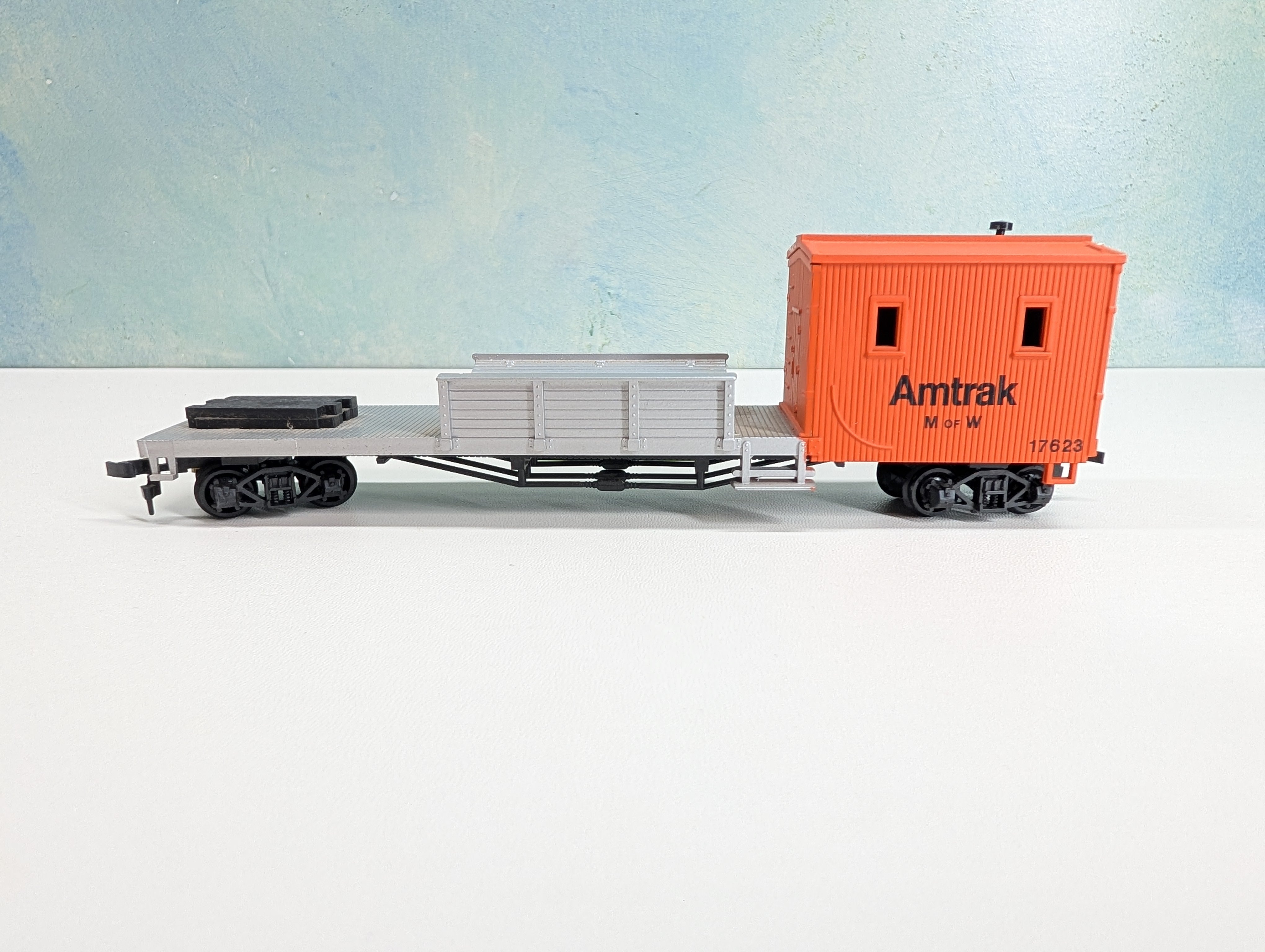 USED Bachmann HO Scale Boom Tender MOW Flat Car Amtrak #17623