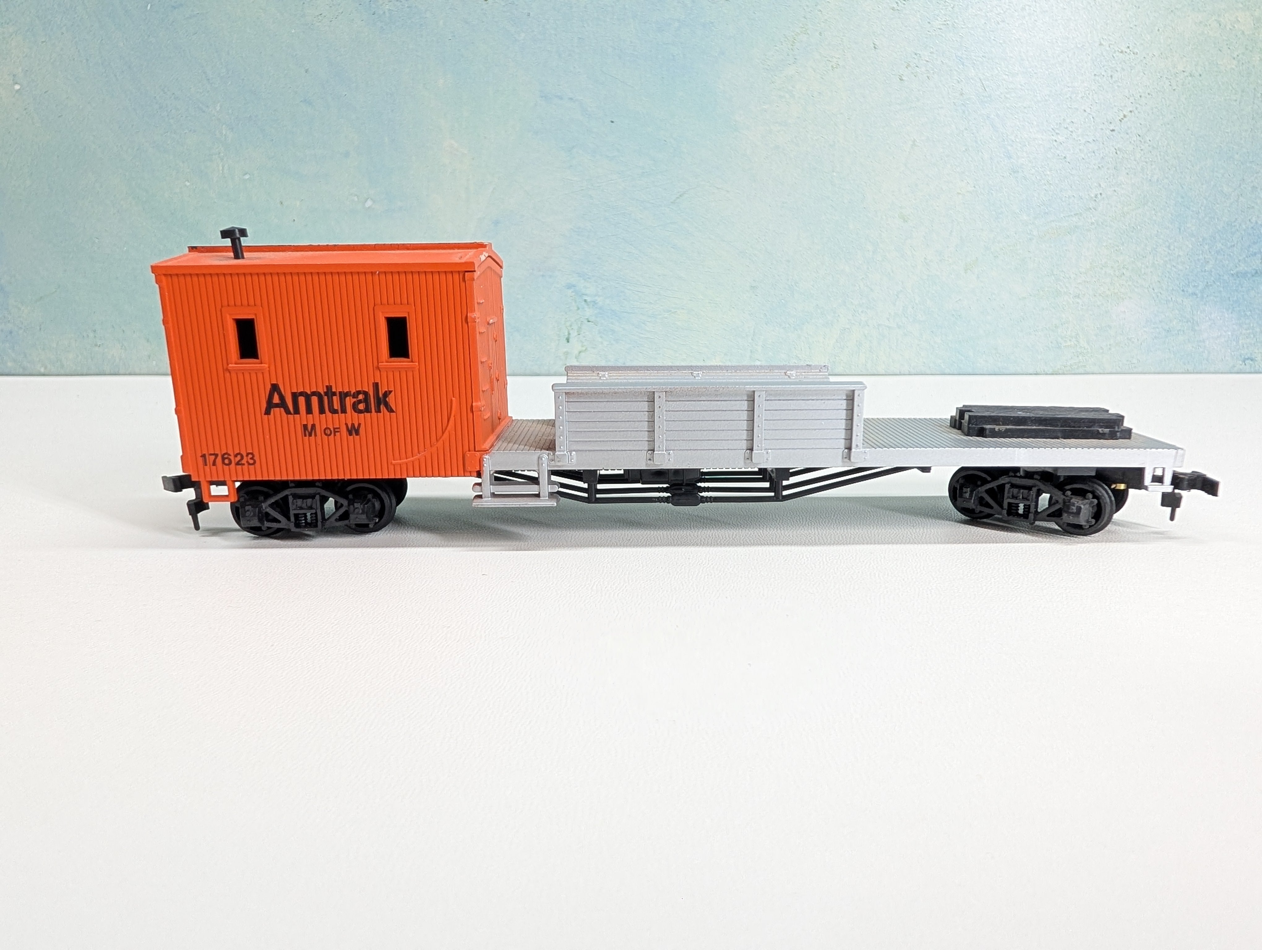 USED Bachmann HO Scale Boom Tender MOW Flat Car Amtrak #17623