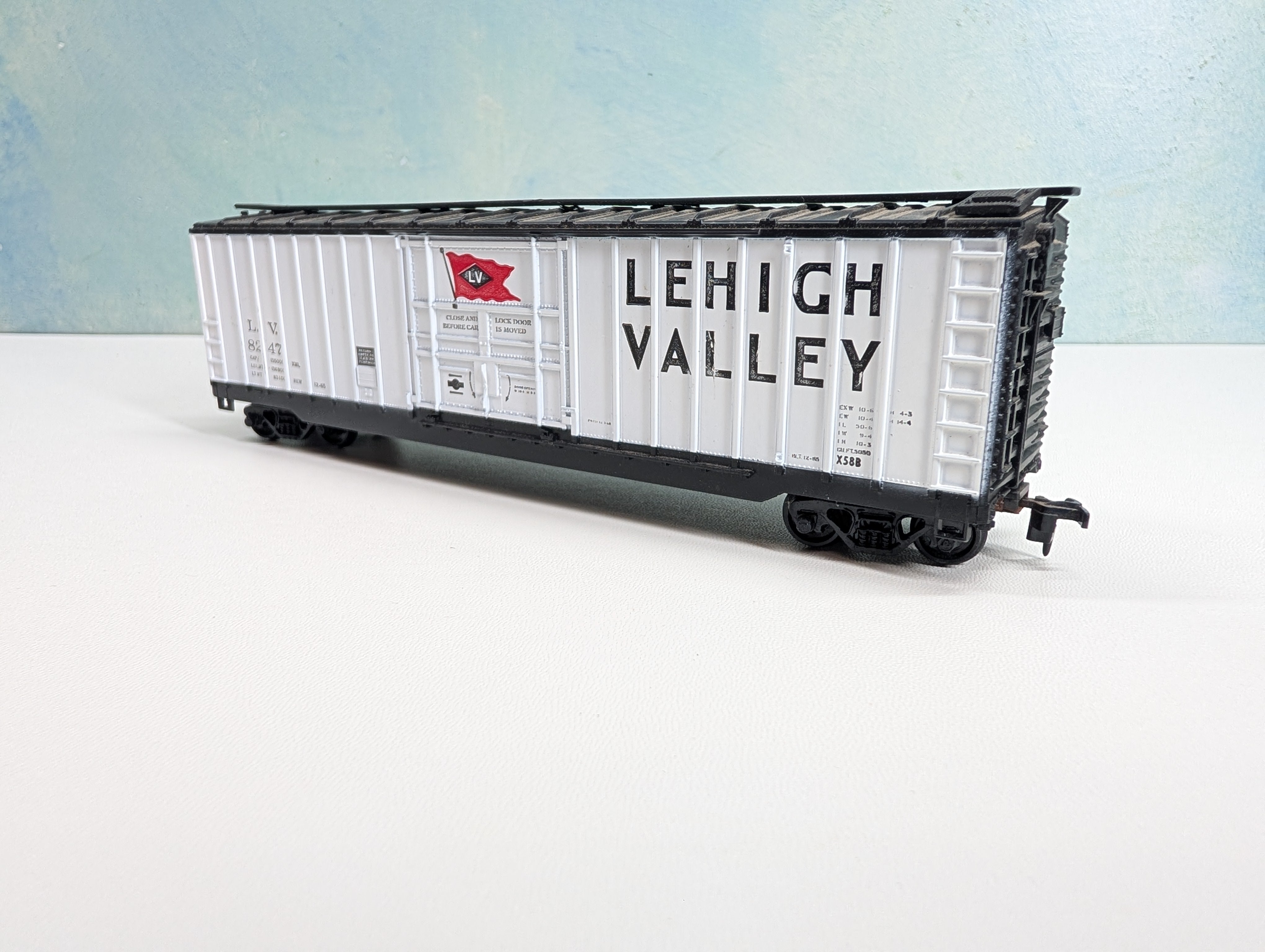 USED Athearn HO Scale 50' Box Car Lehigh Valley LV #8247