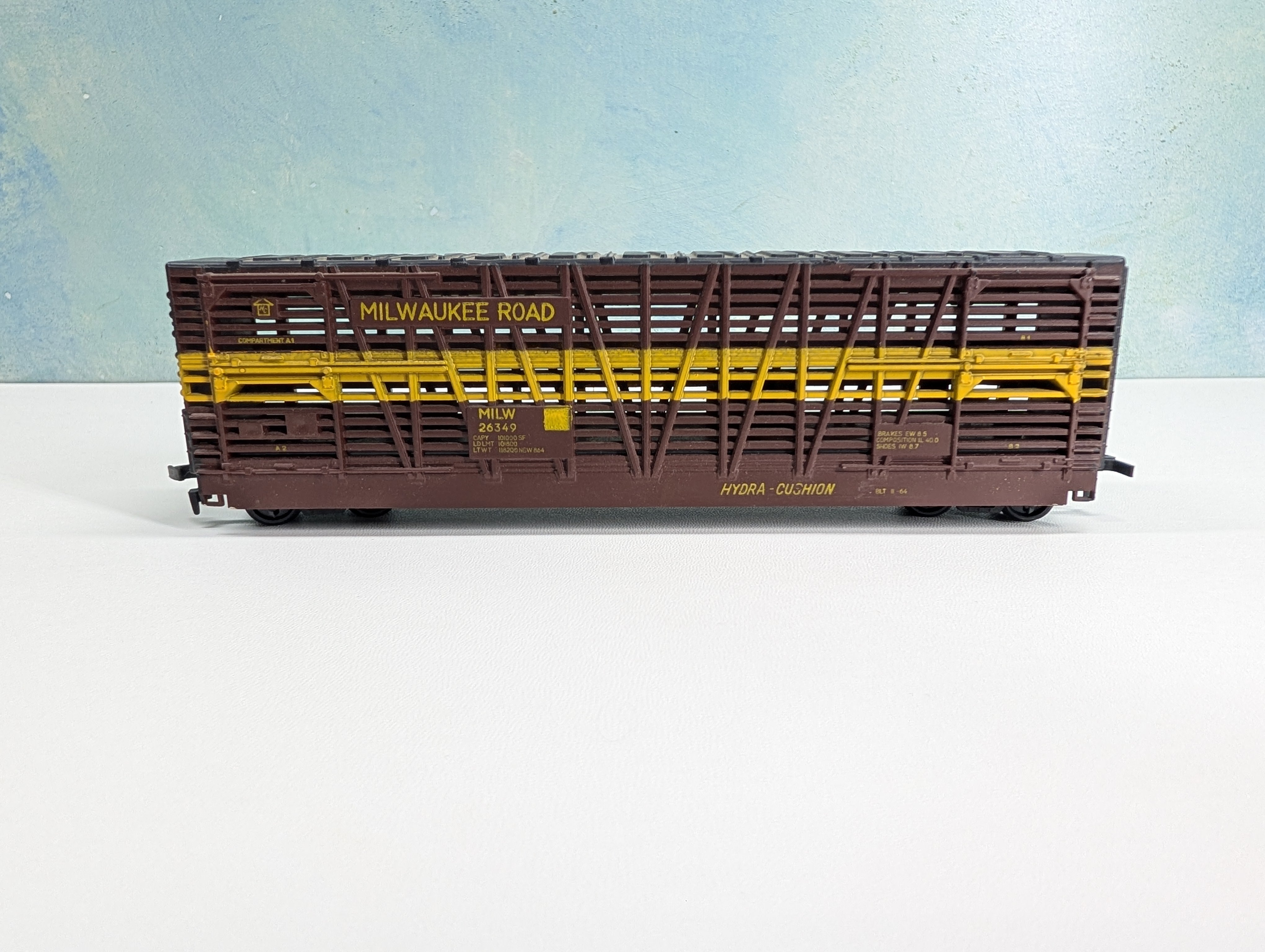 USED AHM HO Scale Hydra-Cushion Livestock Cattle Car Milwaukee Road MILW #26349
