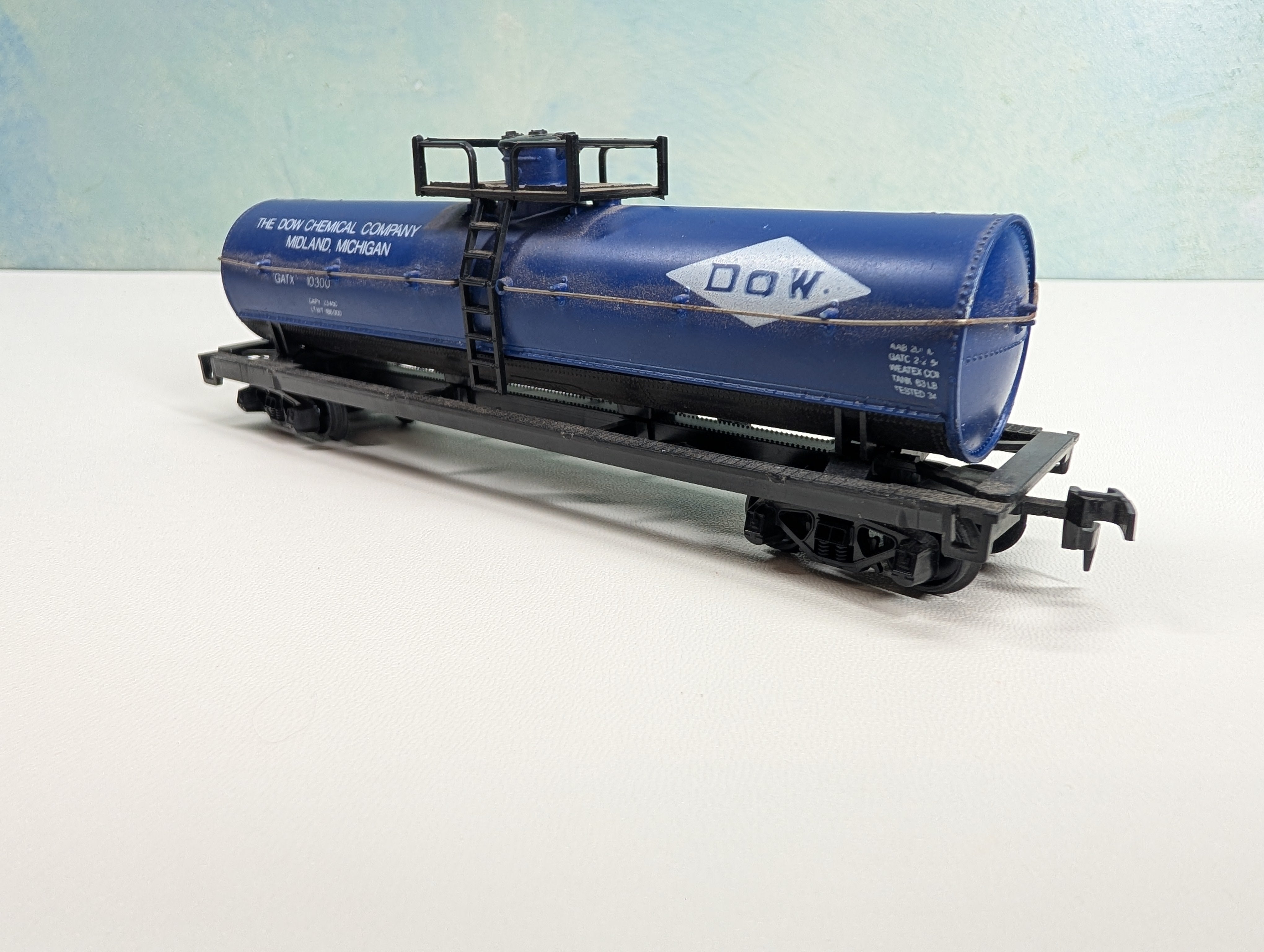USED HO Scale Single Dome Chemical Tank Car DOW GATX #10300