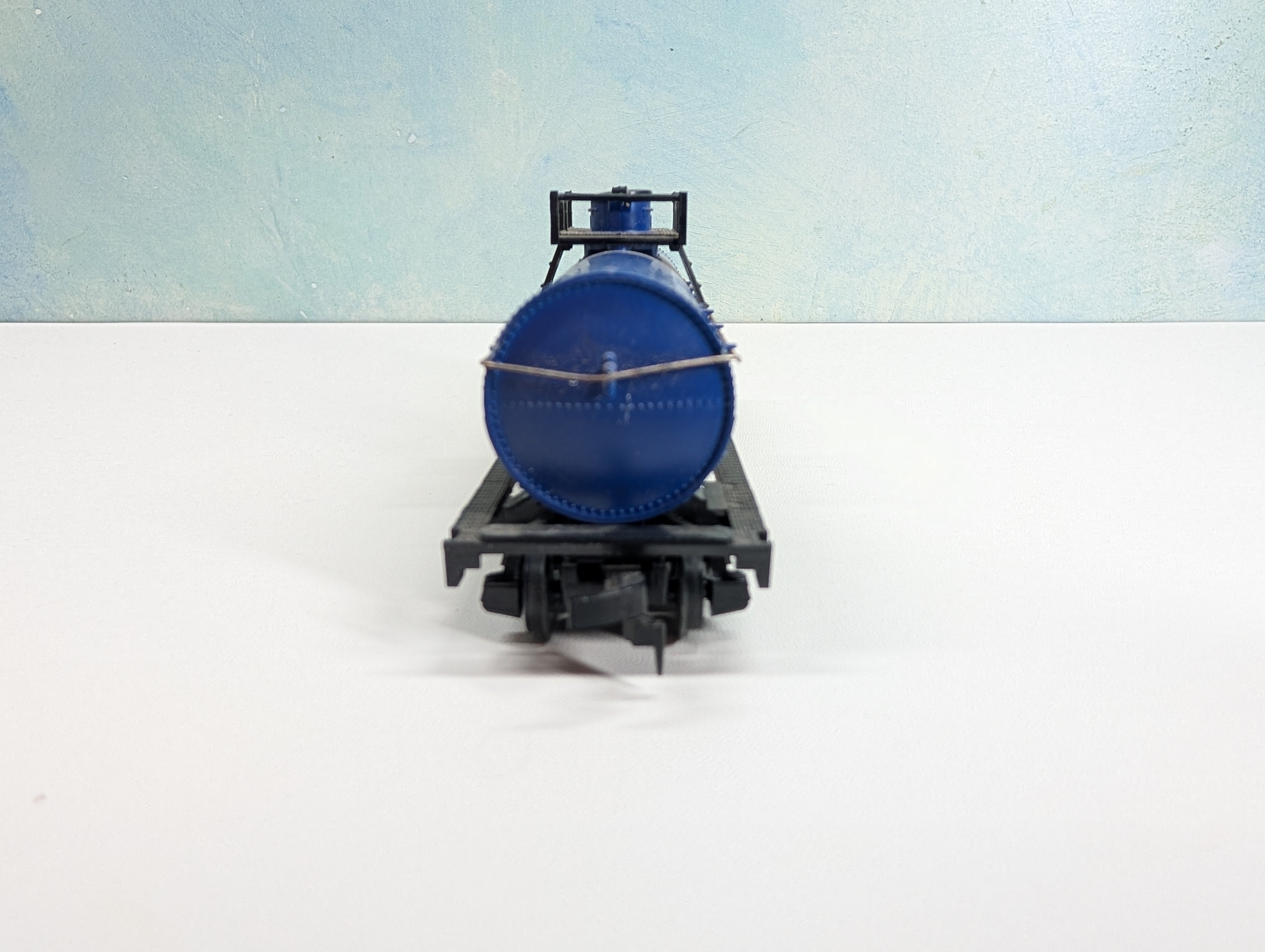 USED HO Scale Single Dome Chemical Tank Car DOW GATX #10300