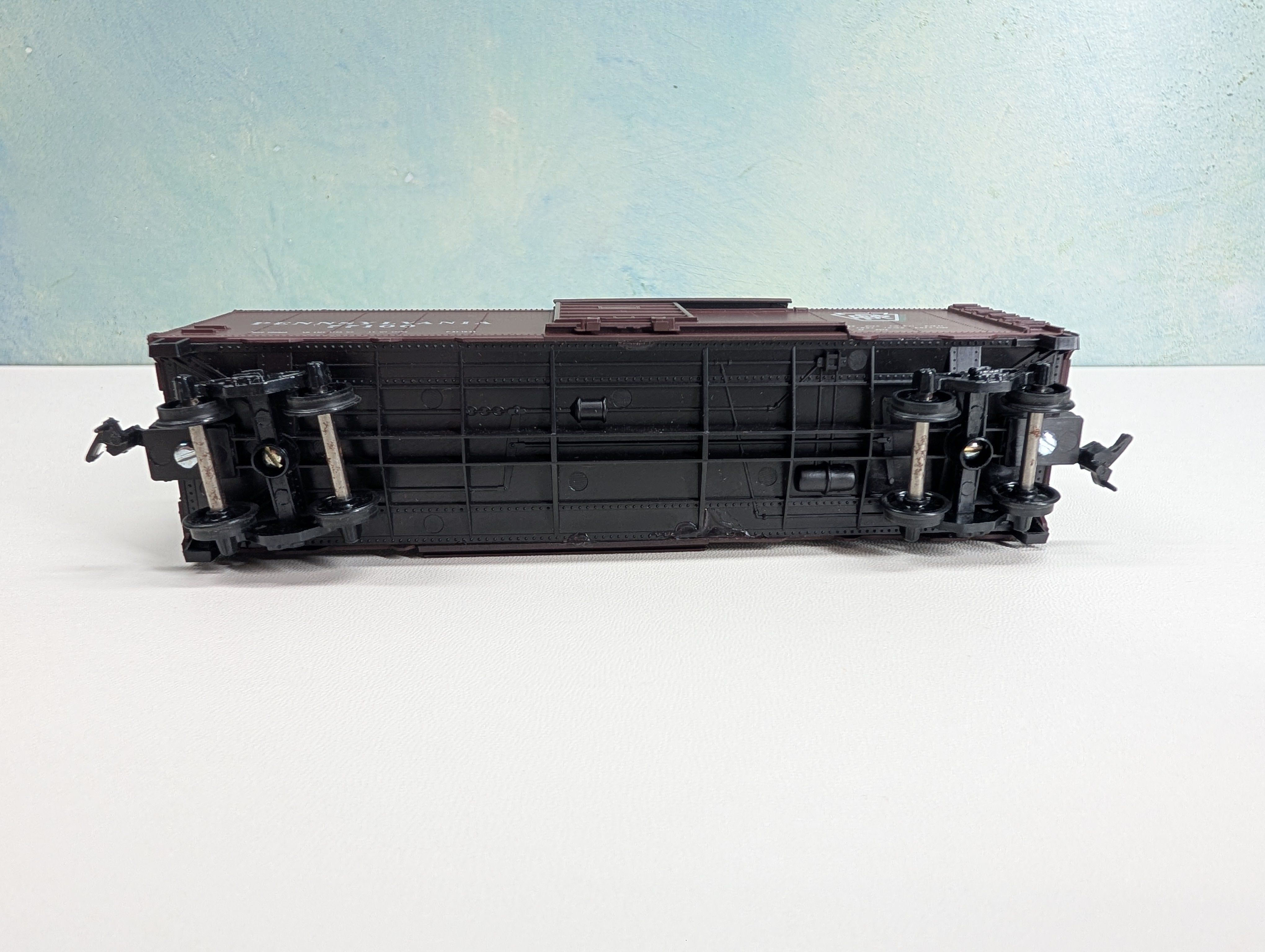 USED Roundhouse HO Scale 40' Steel Box Car Pennsylvania PRR #77100