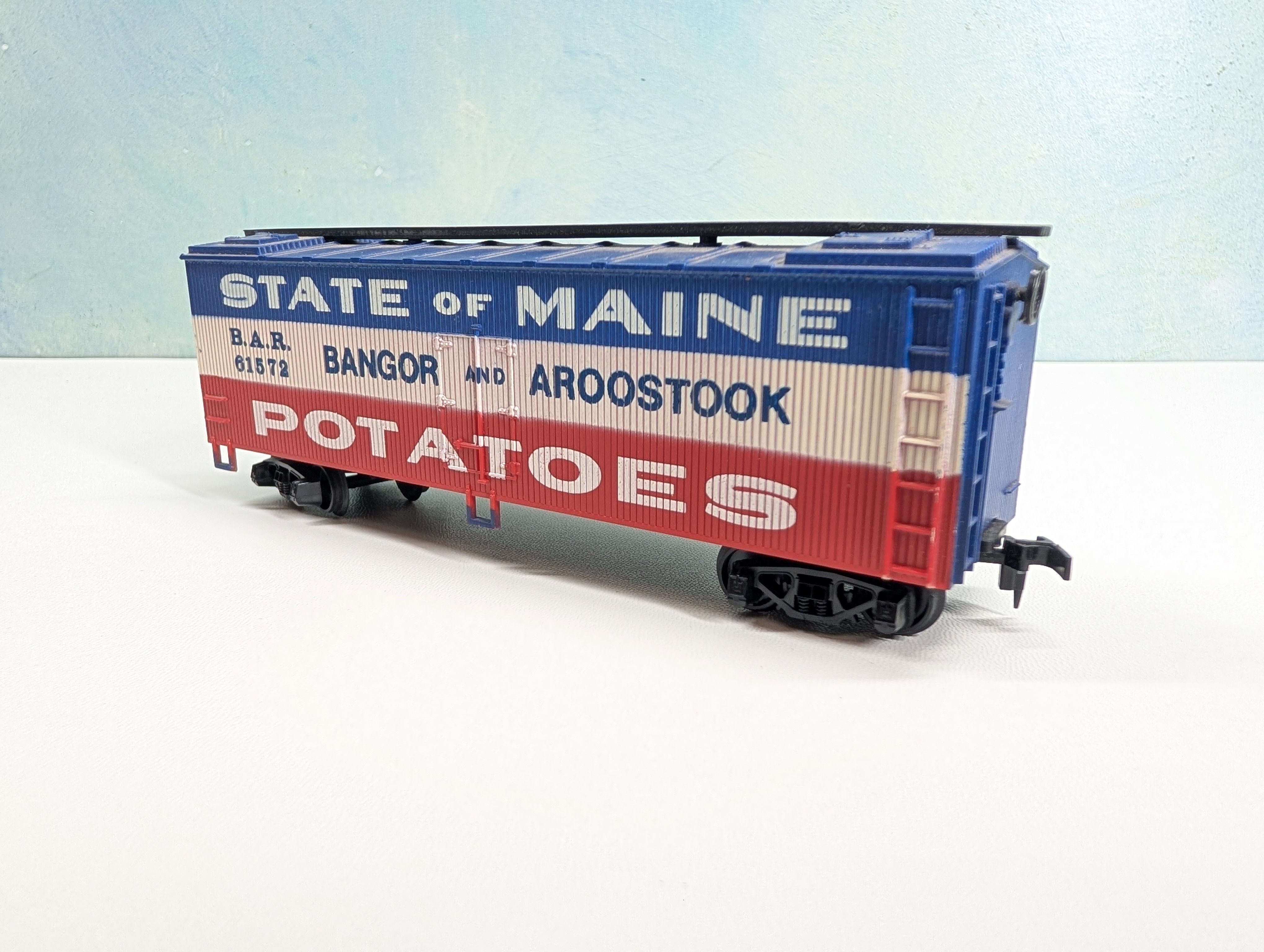 USED AHM HO Scale 40' Wooden Box Car Bangor and Aroostook BAR #61572