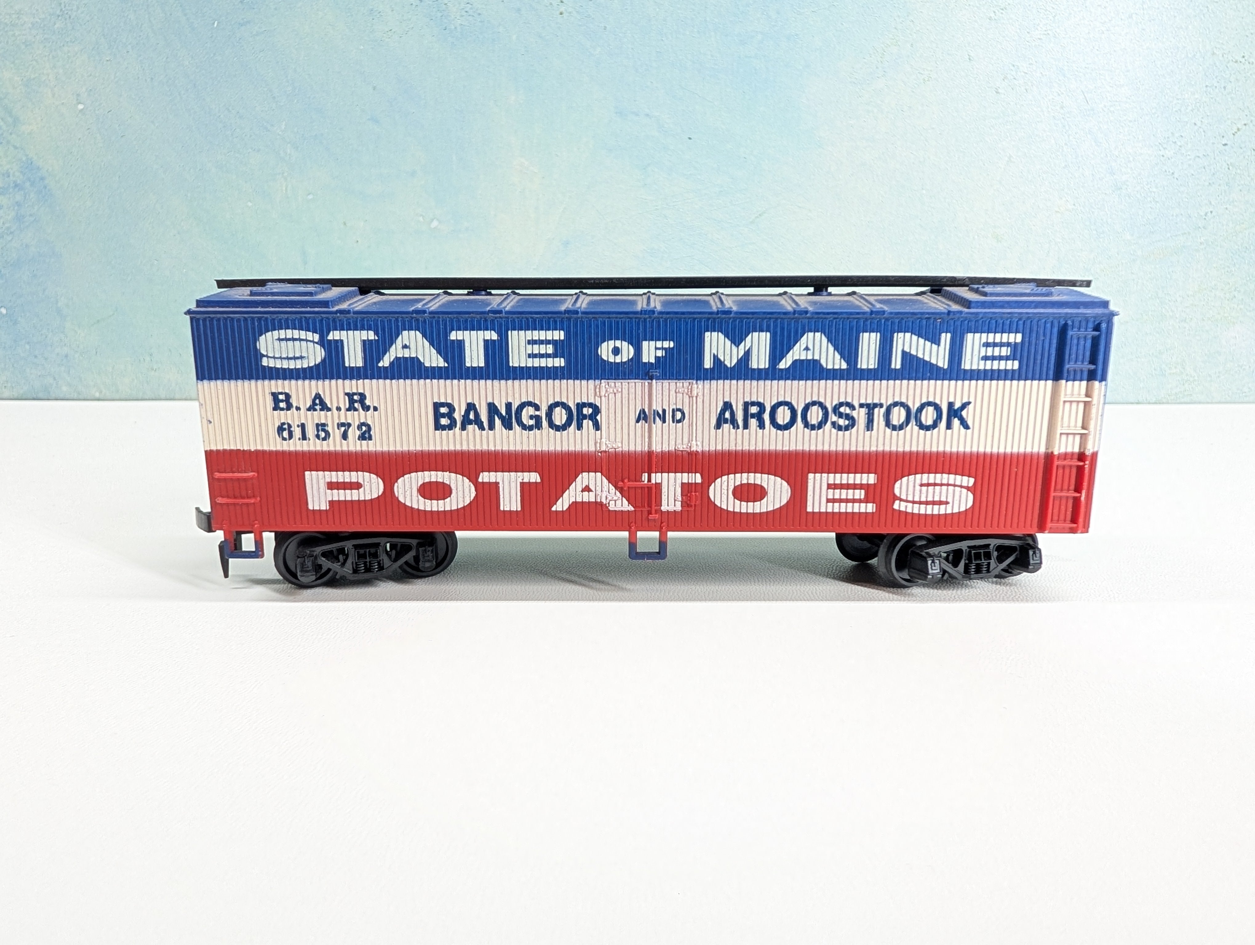 USED AHM HO Scale 40' Wooden Box Car Bangor and Aroostook BAR #61572