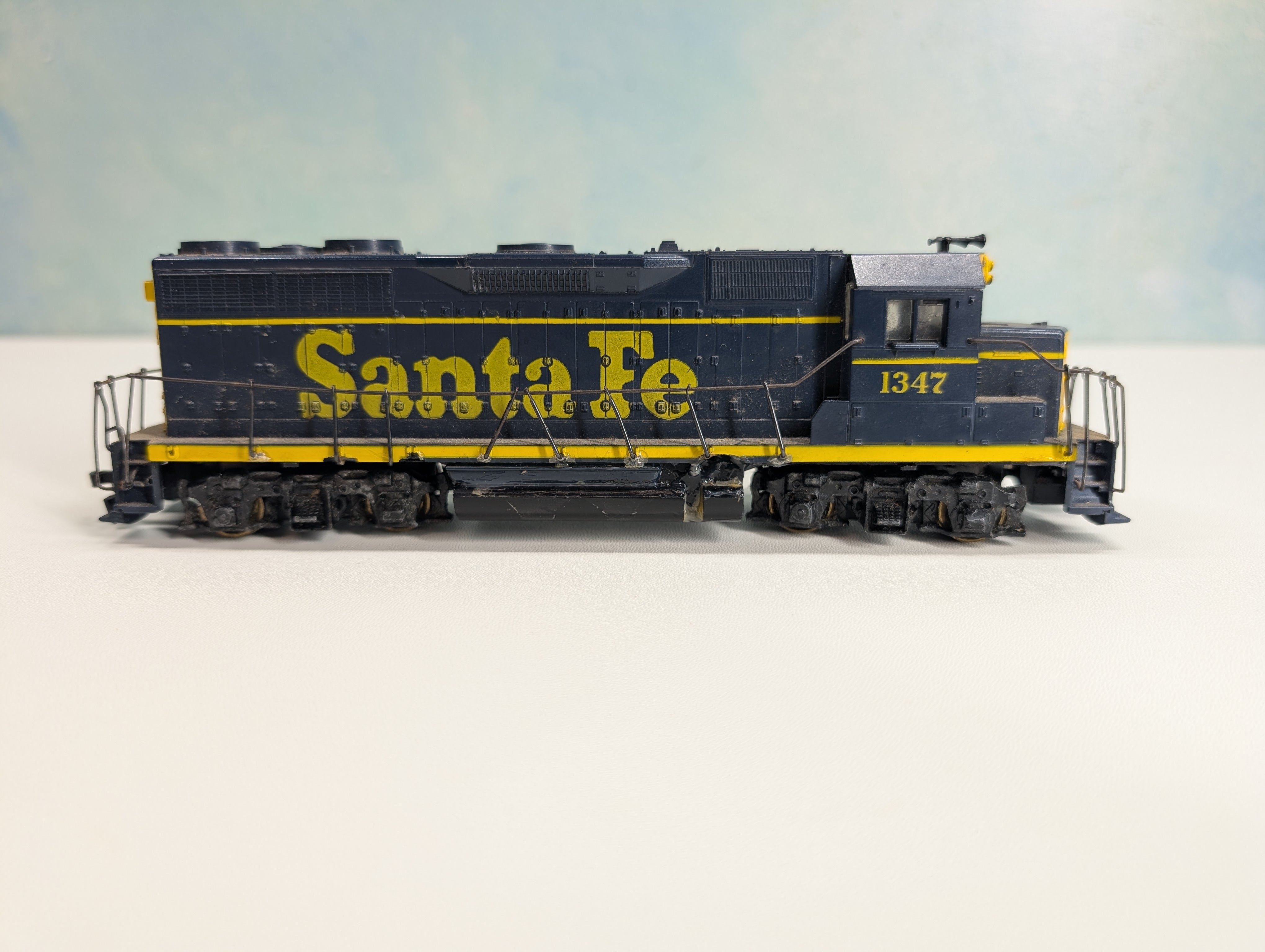 USED Athearn HO Scale GP35 Diesel Locomotive Santa Fe #1347 Tested! DC