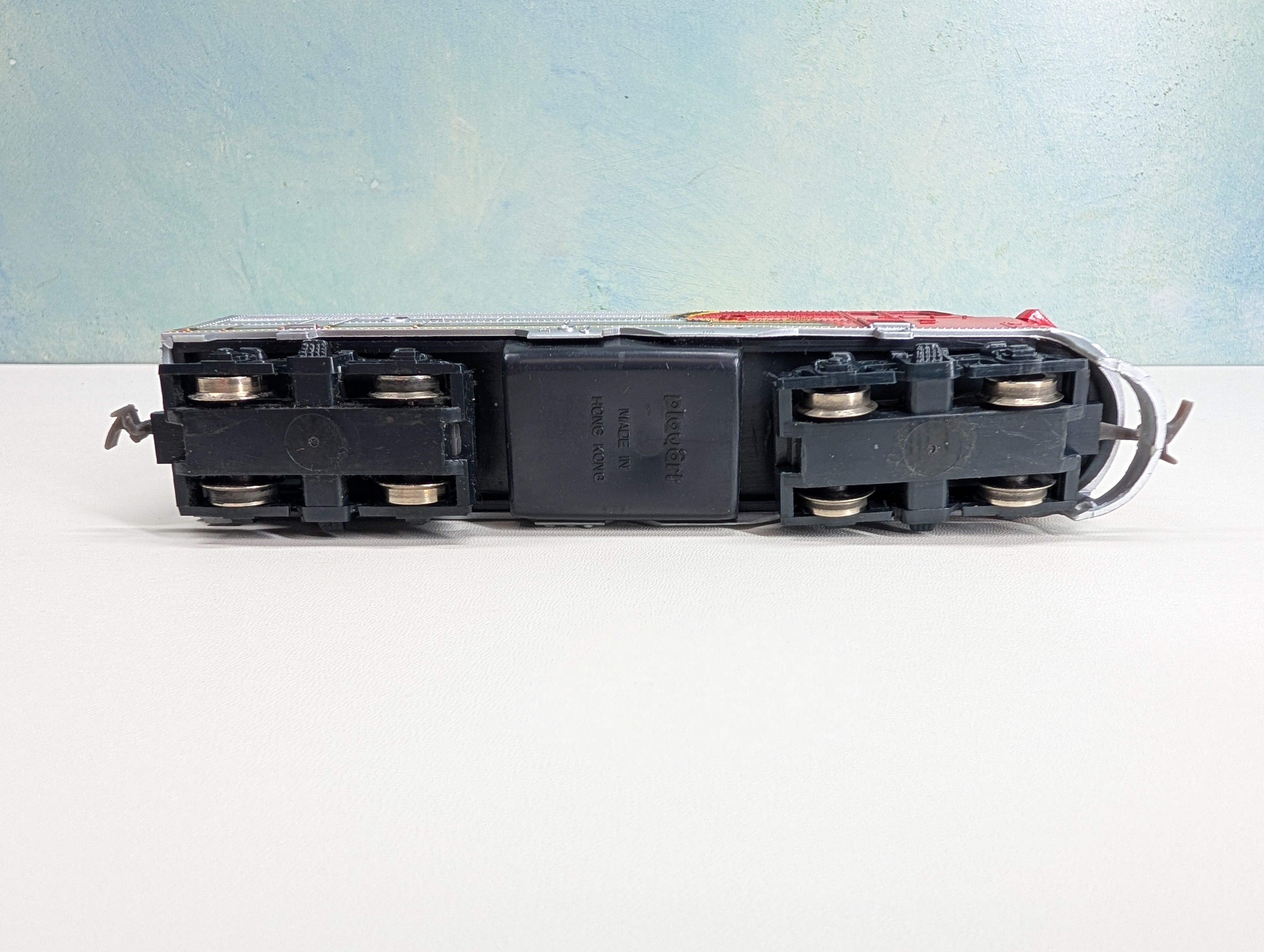 USED HO Scale F9A Diesel Locomotive Santa Fe Tested! DC