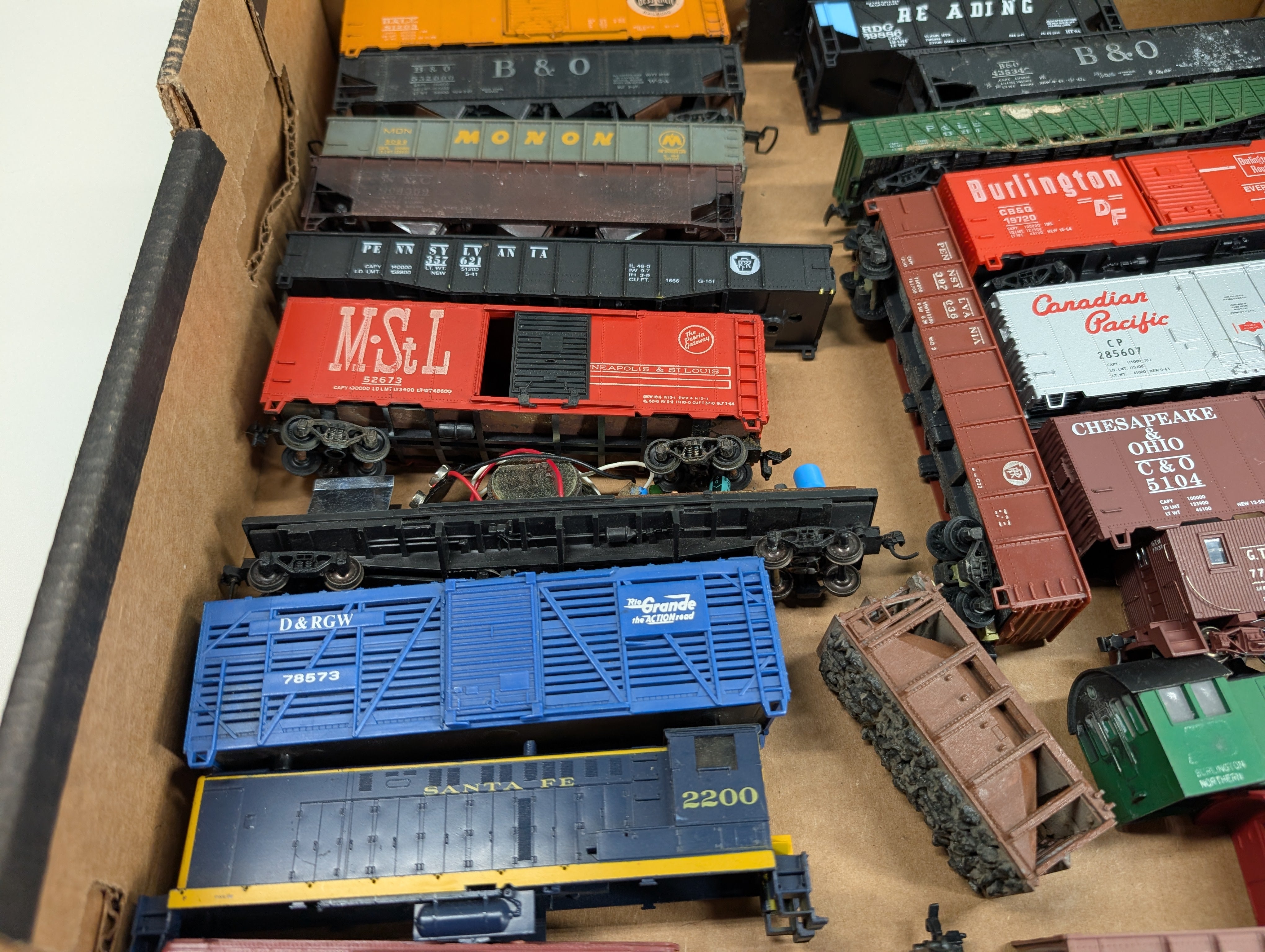 USED HO Scale Lot of Parts/Repairs Hoppers, Box Cars, + More, Junk Lot