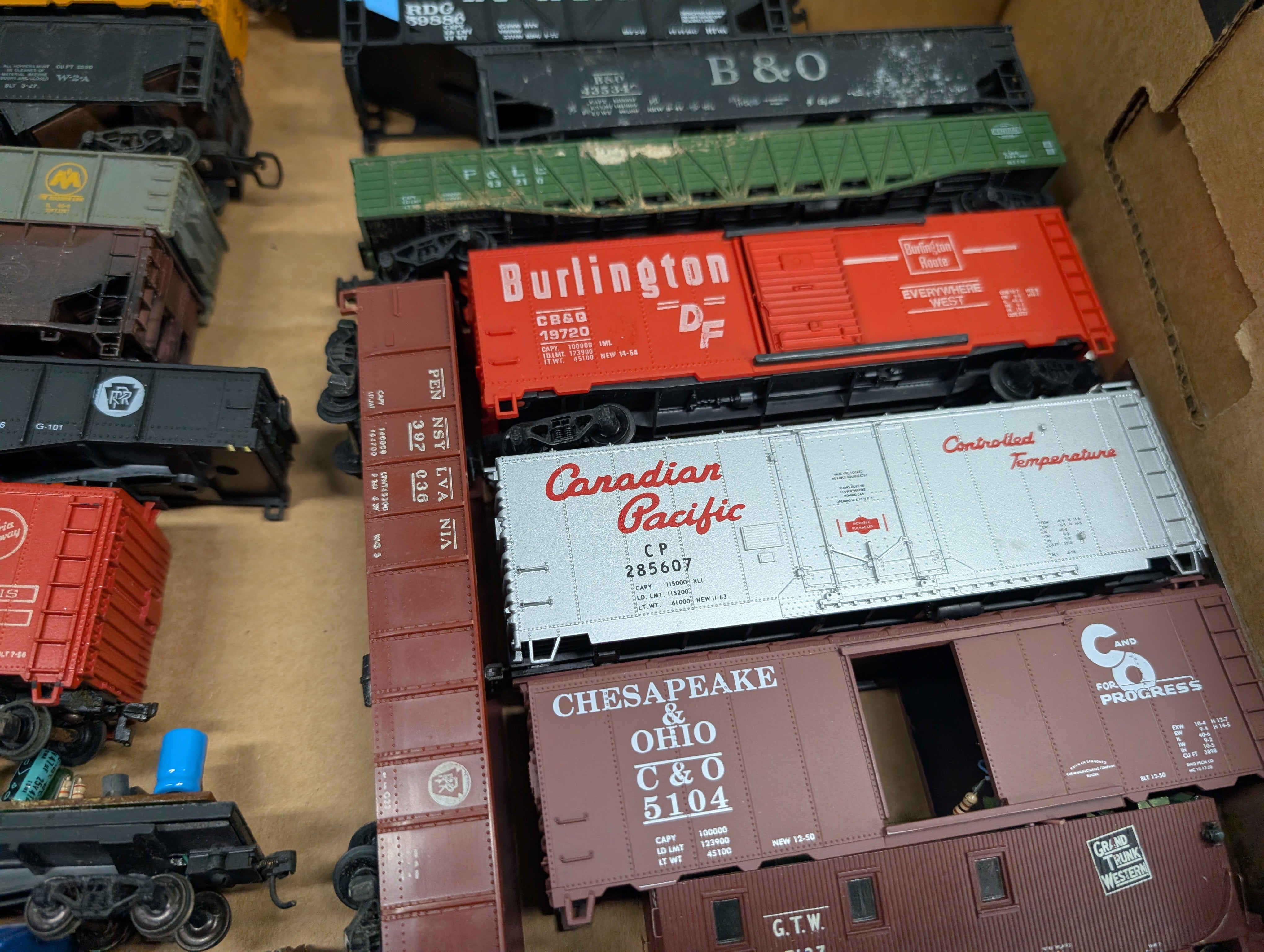 USED HO Scale Lot of Parts/Repairs Hoppers, Box Cars, + More, Junk Lot