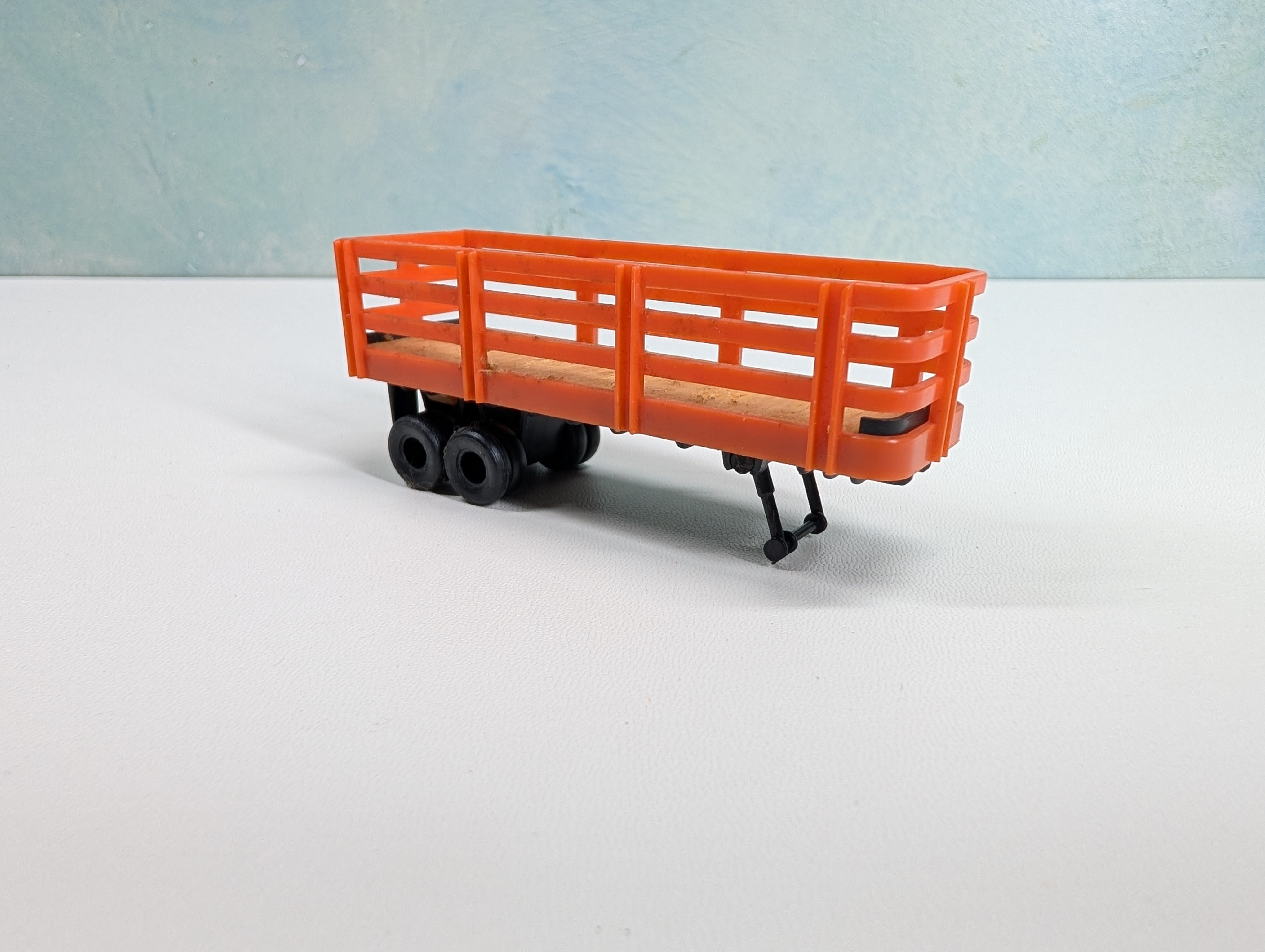 USED Tyco HO Scale Orange Cattle Car Depot Trailer