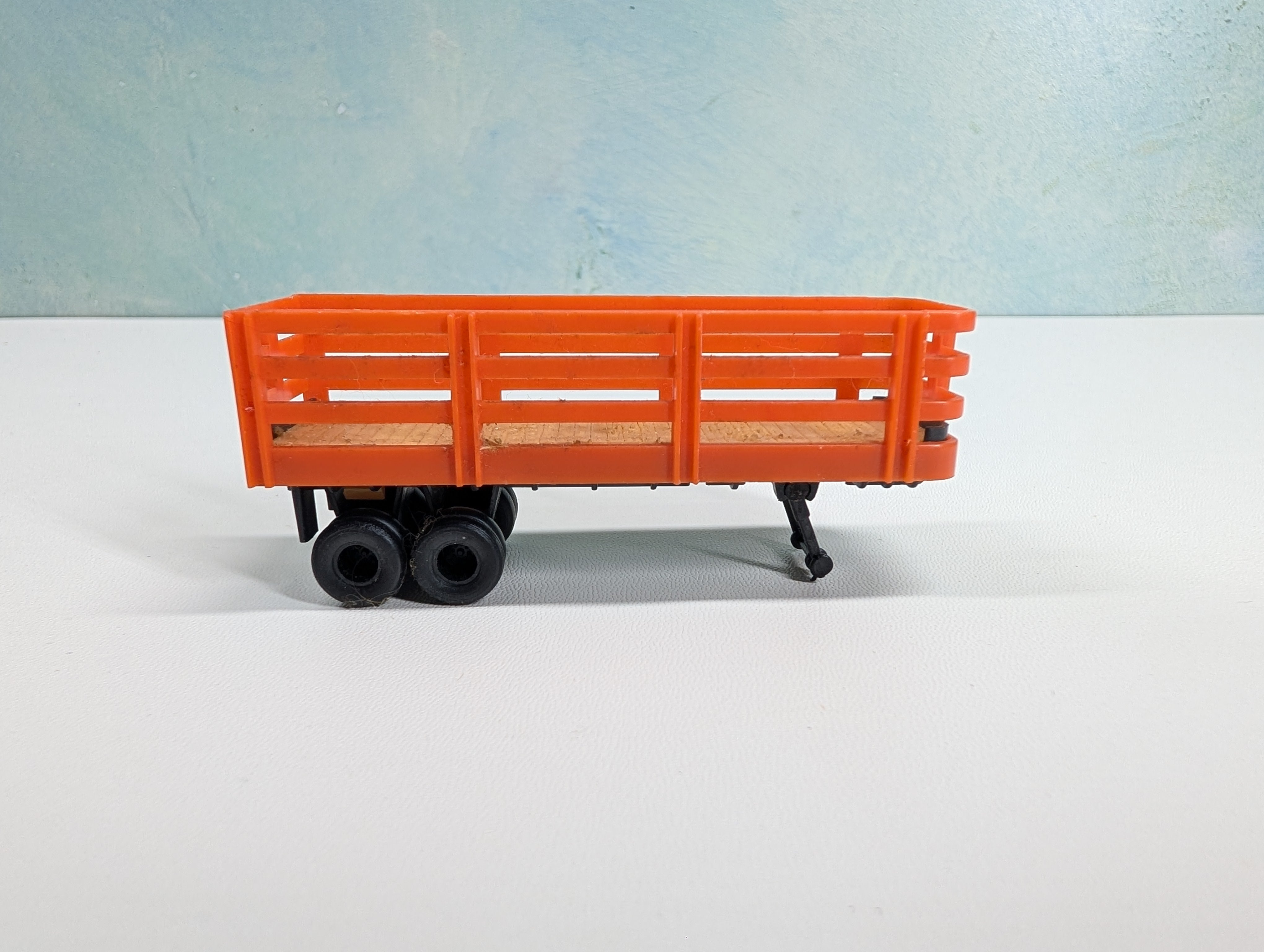 USED Tyco HO Scale Orange Cattle Car Depot Trailer