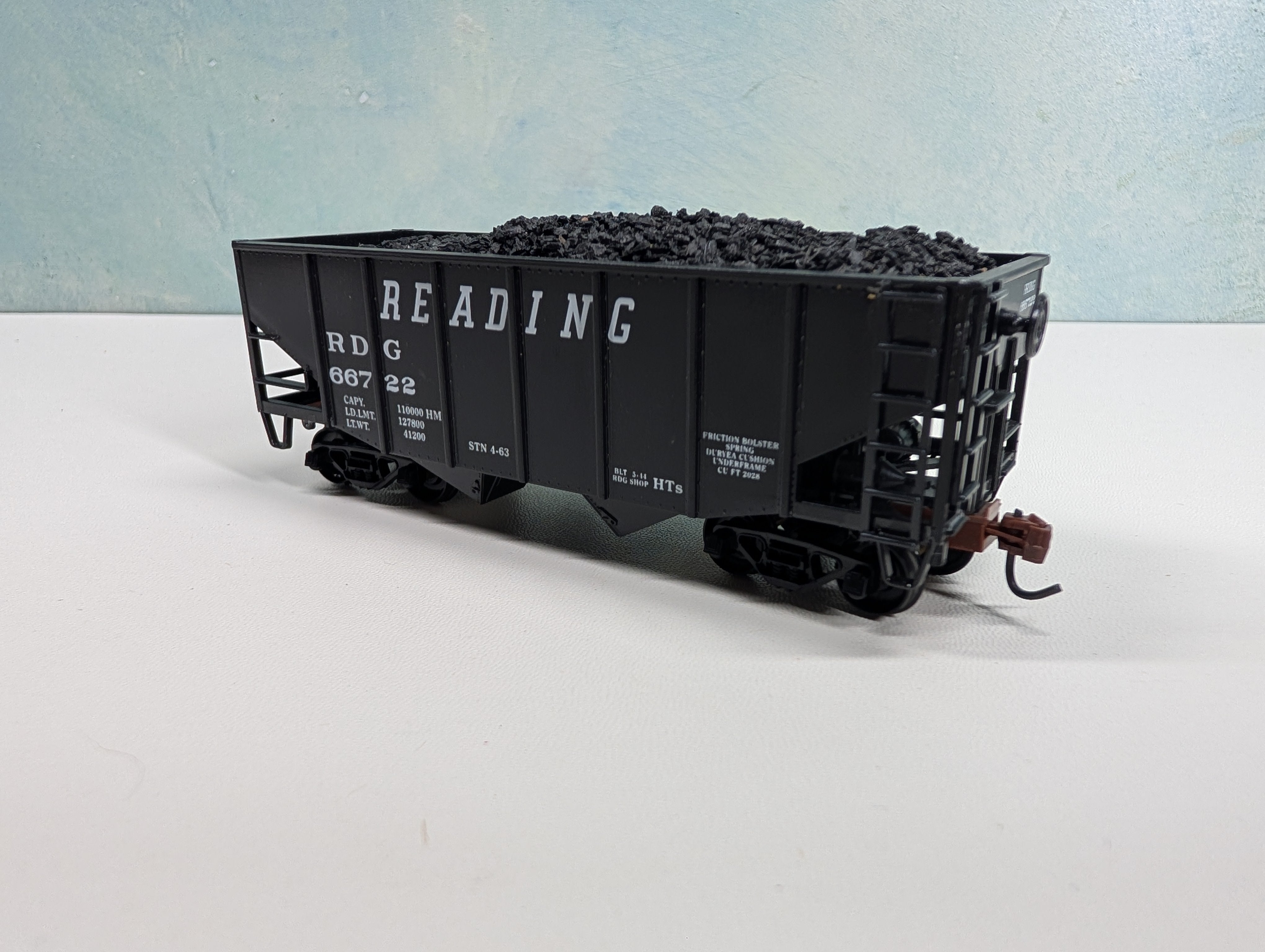 USED Stewart Hobbies HO Scale 2 Bay Hopper w/ Coal Load Reading RDG #66722