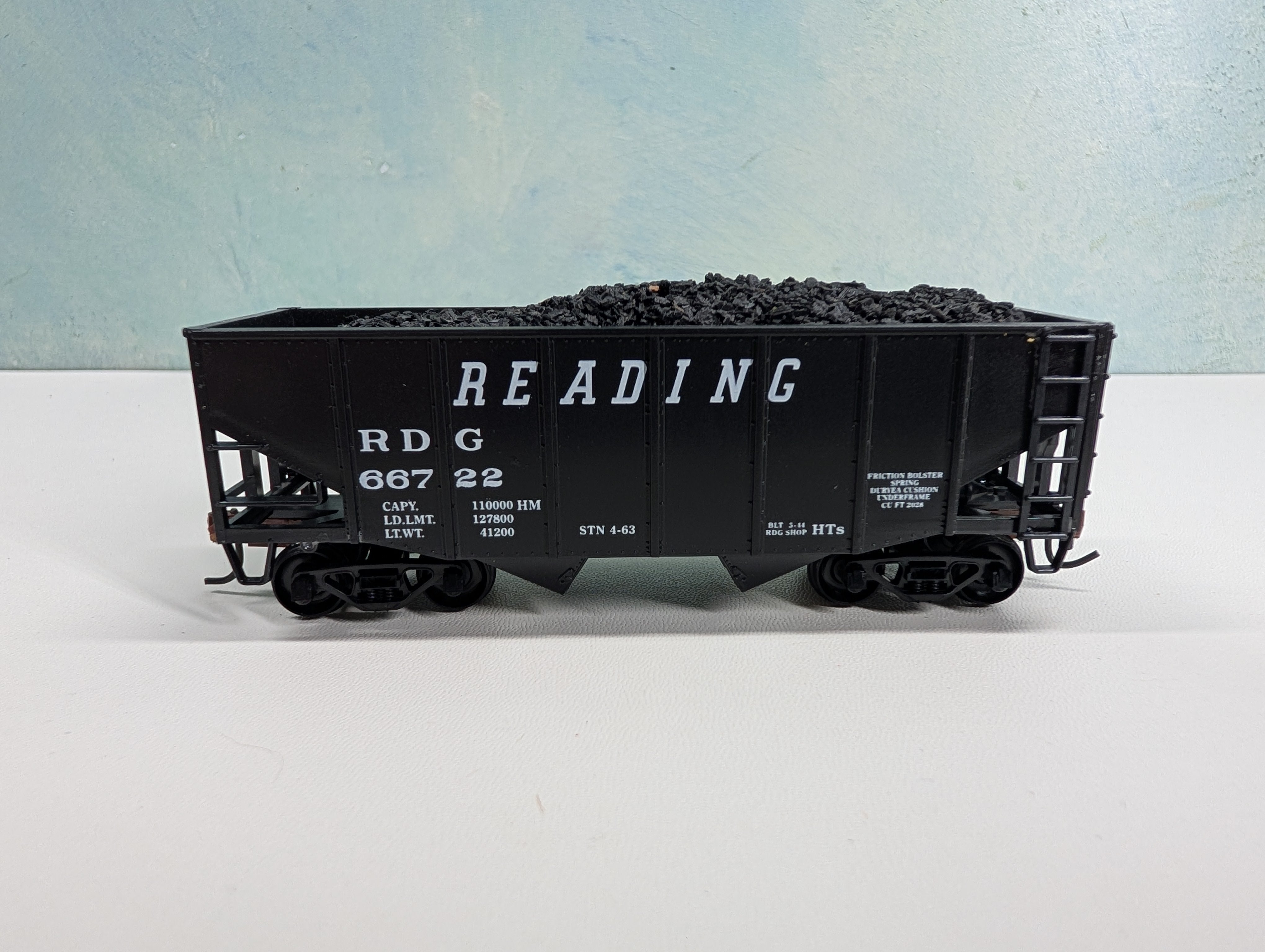 USED Stewart Hobbies HO Scale 2 Bay Hopper w/ Coal Load Reading RDG #66722