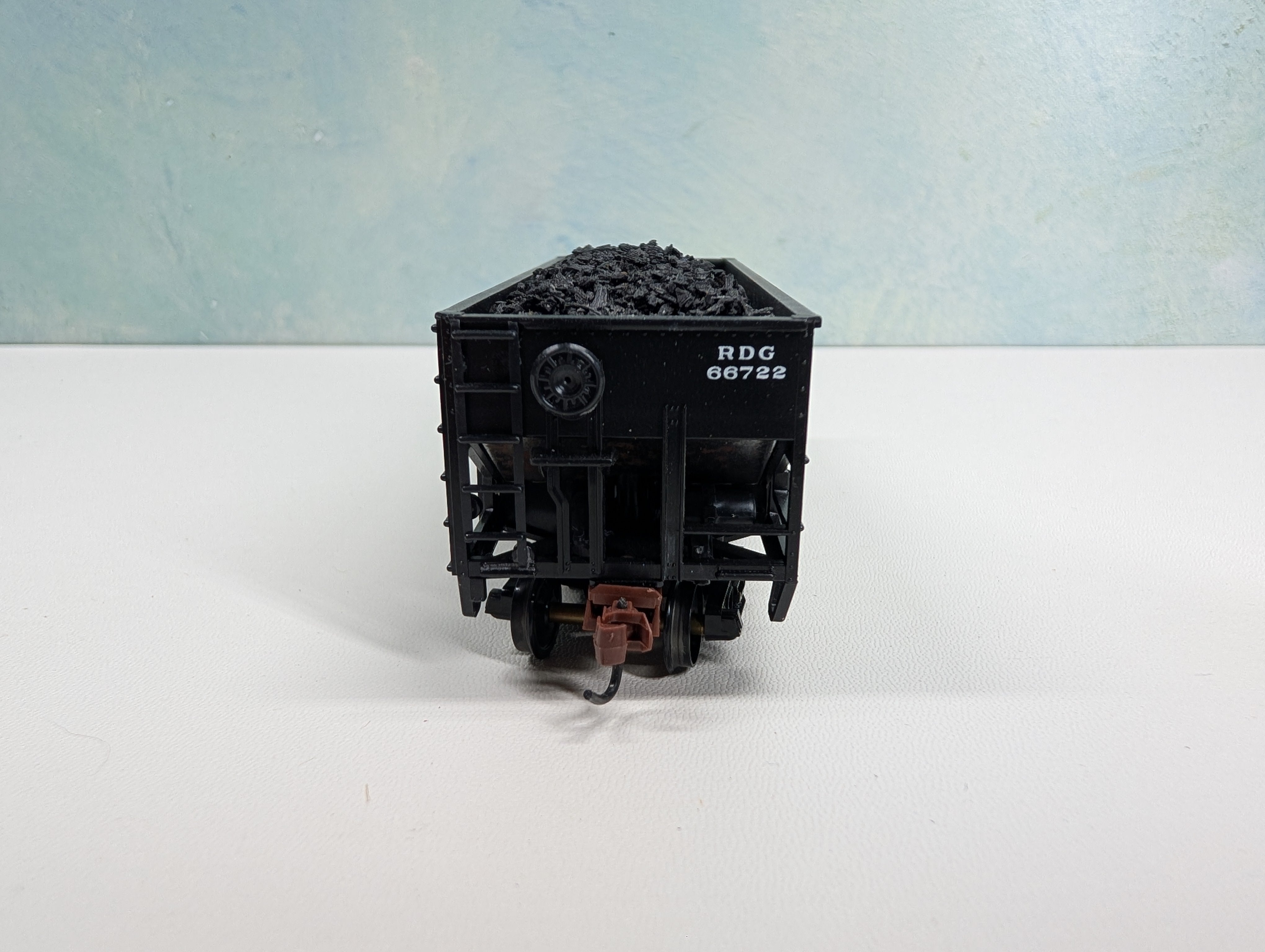 USED Stewart Hobbies HO Scale 2 Bay Hopper w/ Coal Load Reading RDG #66722