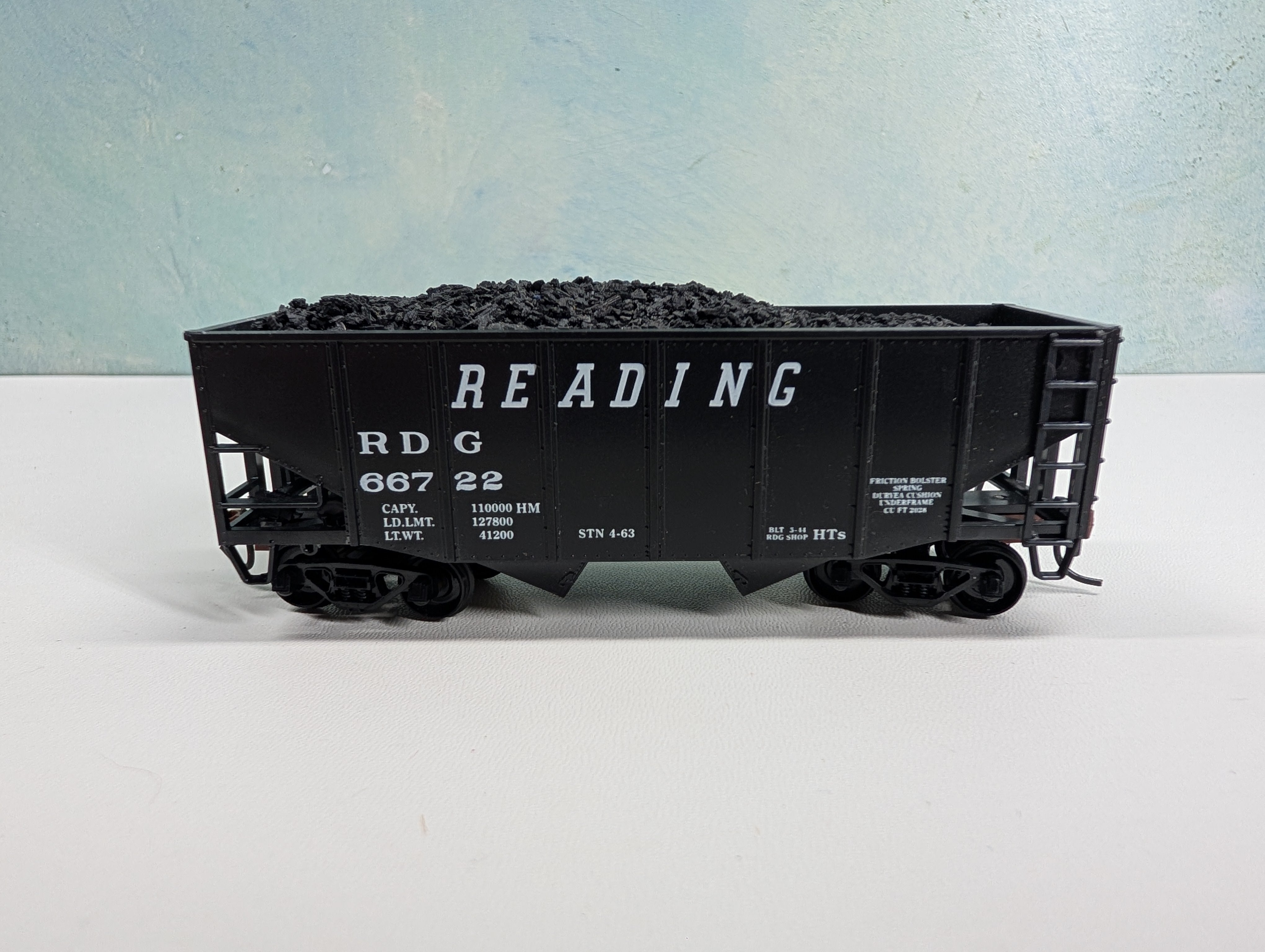 USED Stewart Hobbies HO Scale 2 Bay Hopper w/ Coal Load Reading RDG #66722