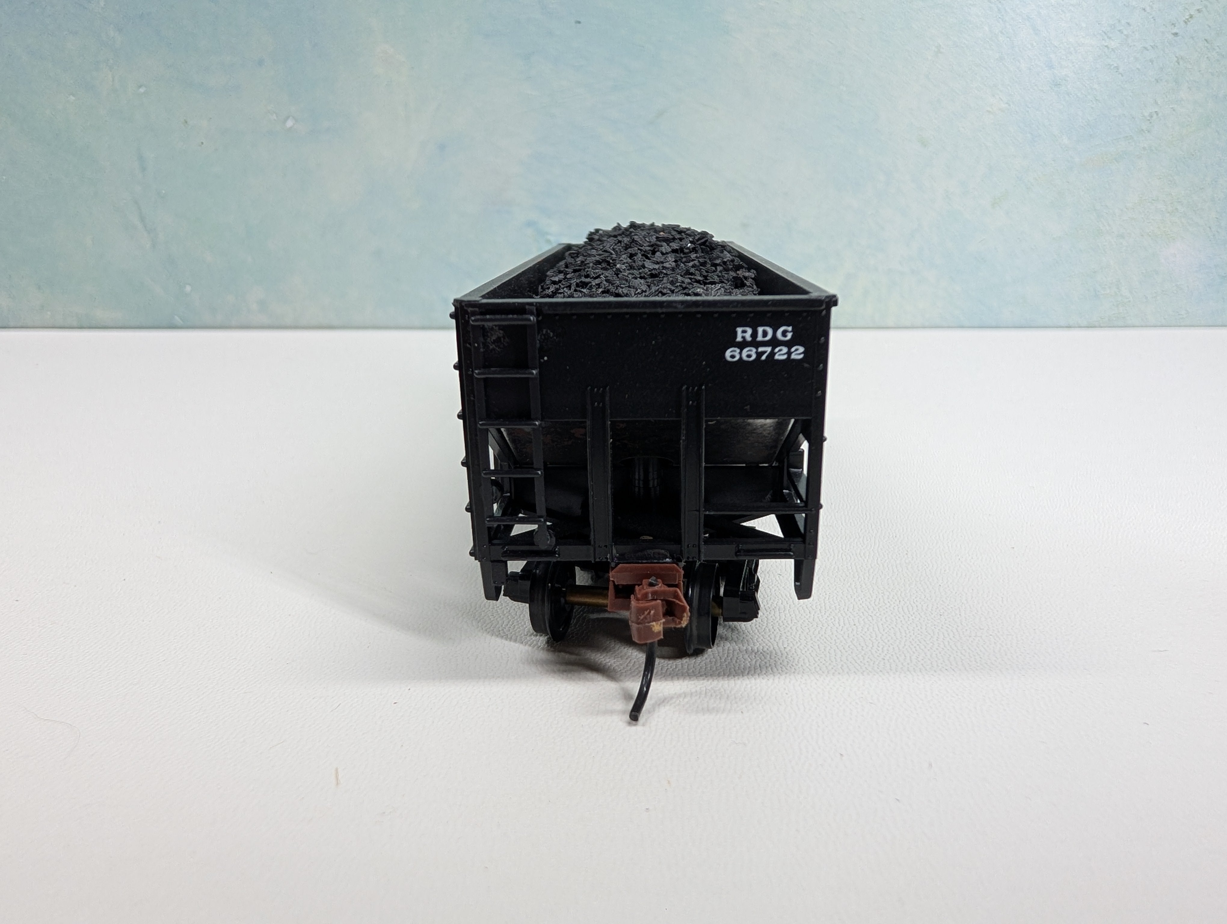 USED Stewart Hobbies HO Scale 2 Bay Hopper w/ Coal Load Reading RDG #66722