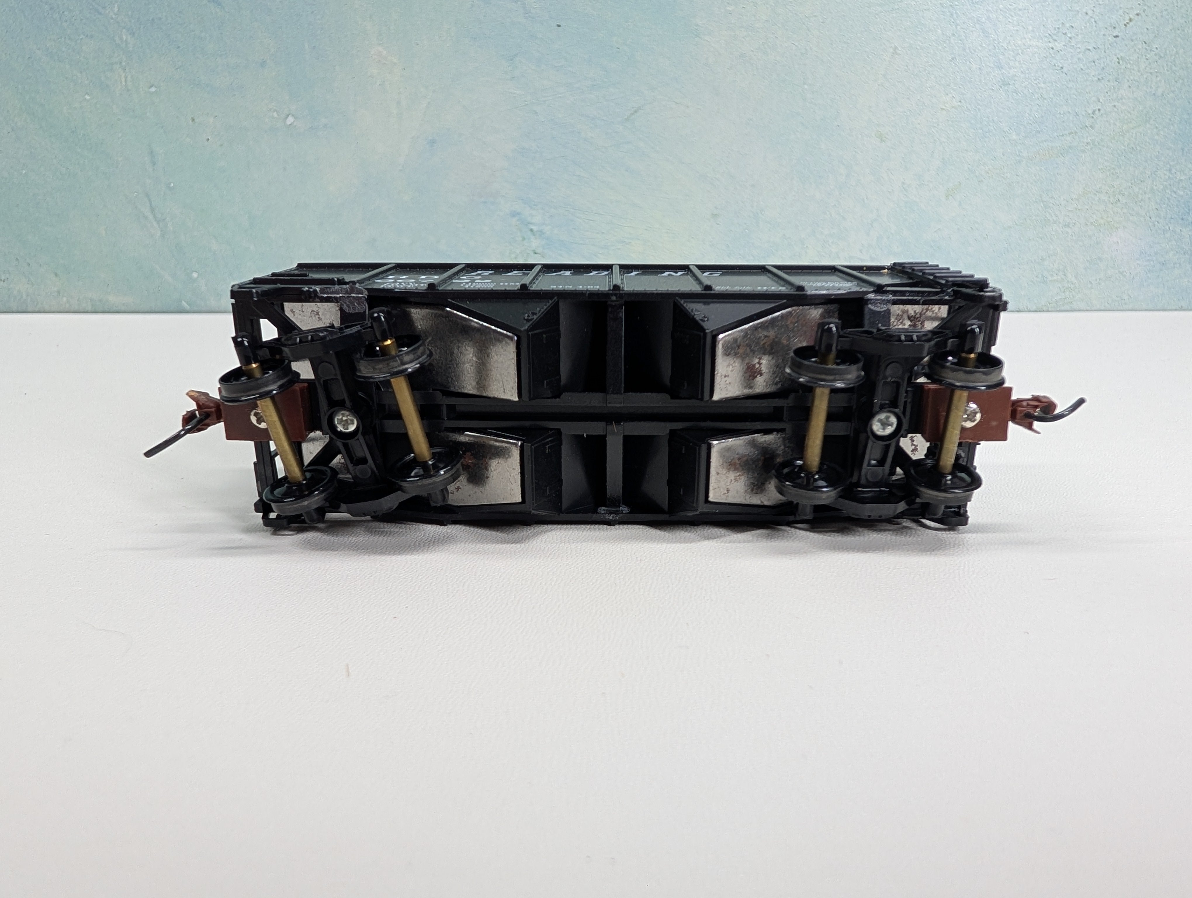 USED Stewart Hobbies HO Scale 2 Bay Hopper w/ Coal Load Reading RDG #66722