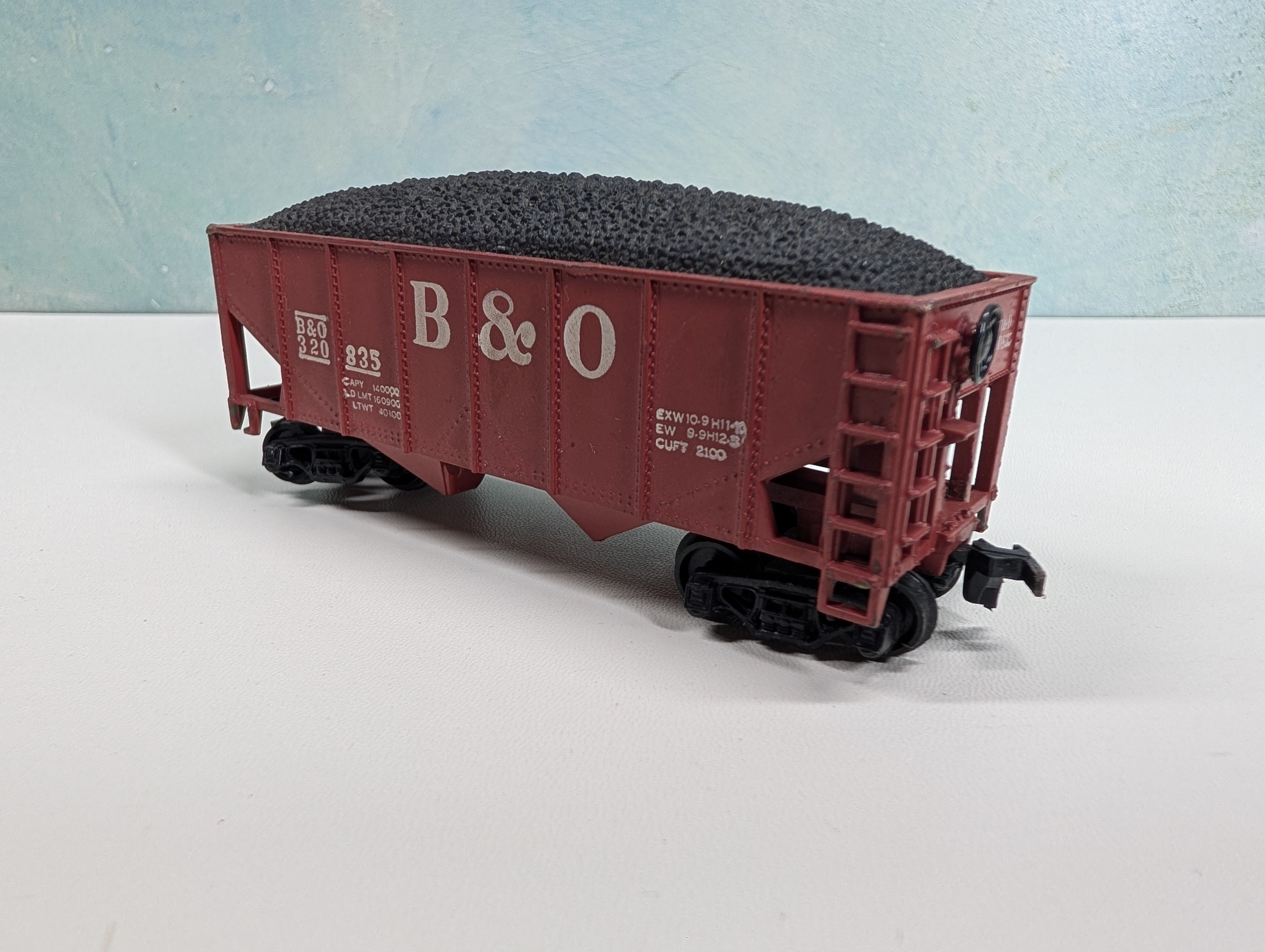 USED Varney HO Scale 2 Bay Hopper w/ Coal Load Baltimore and Ohio B&O #320835