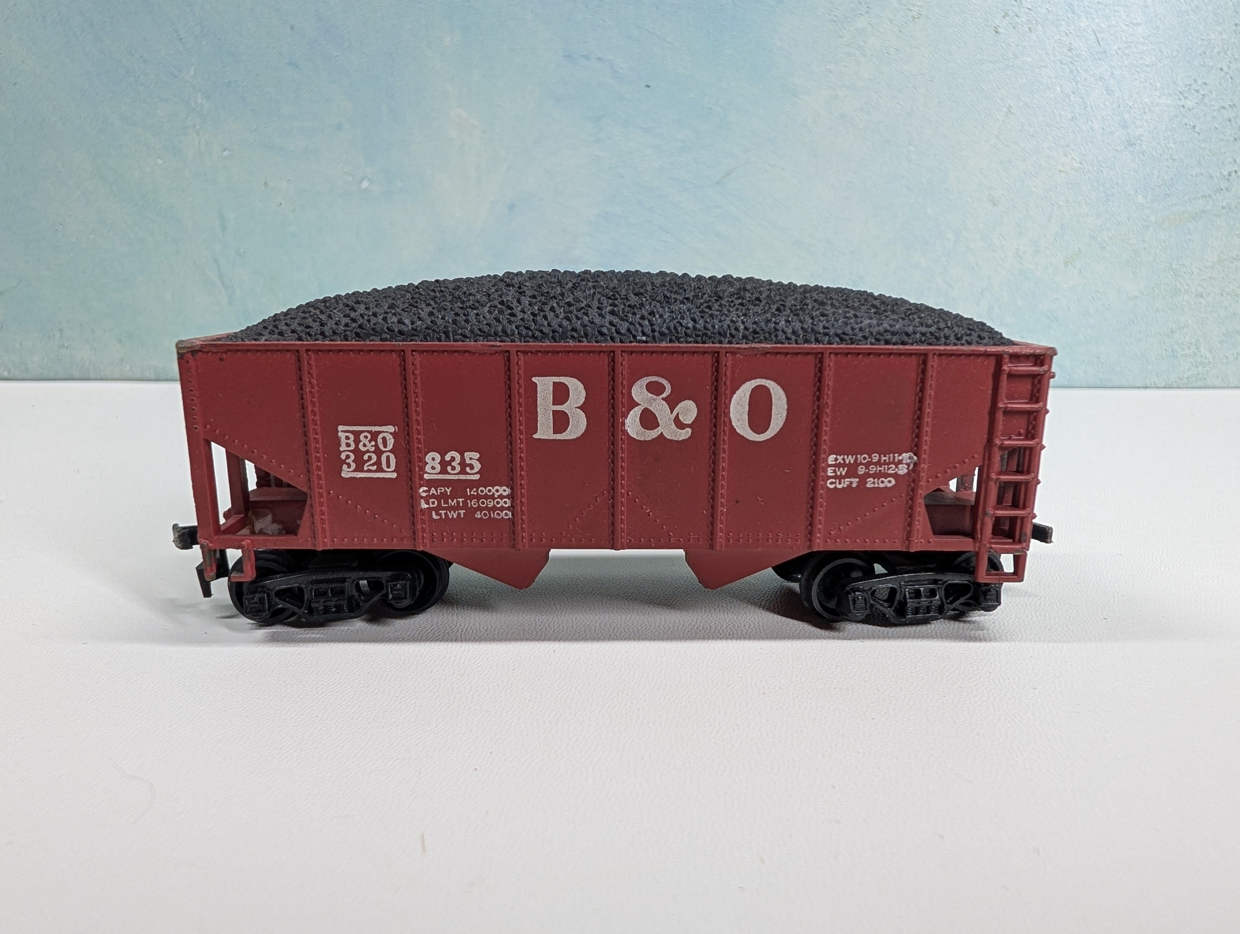 USED Varney HO Scale 2 Bay Hopper w/ Coal Load Baltimore and Ohio B&O #320835