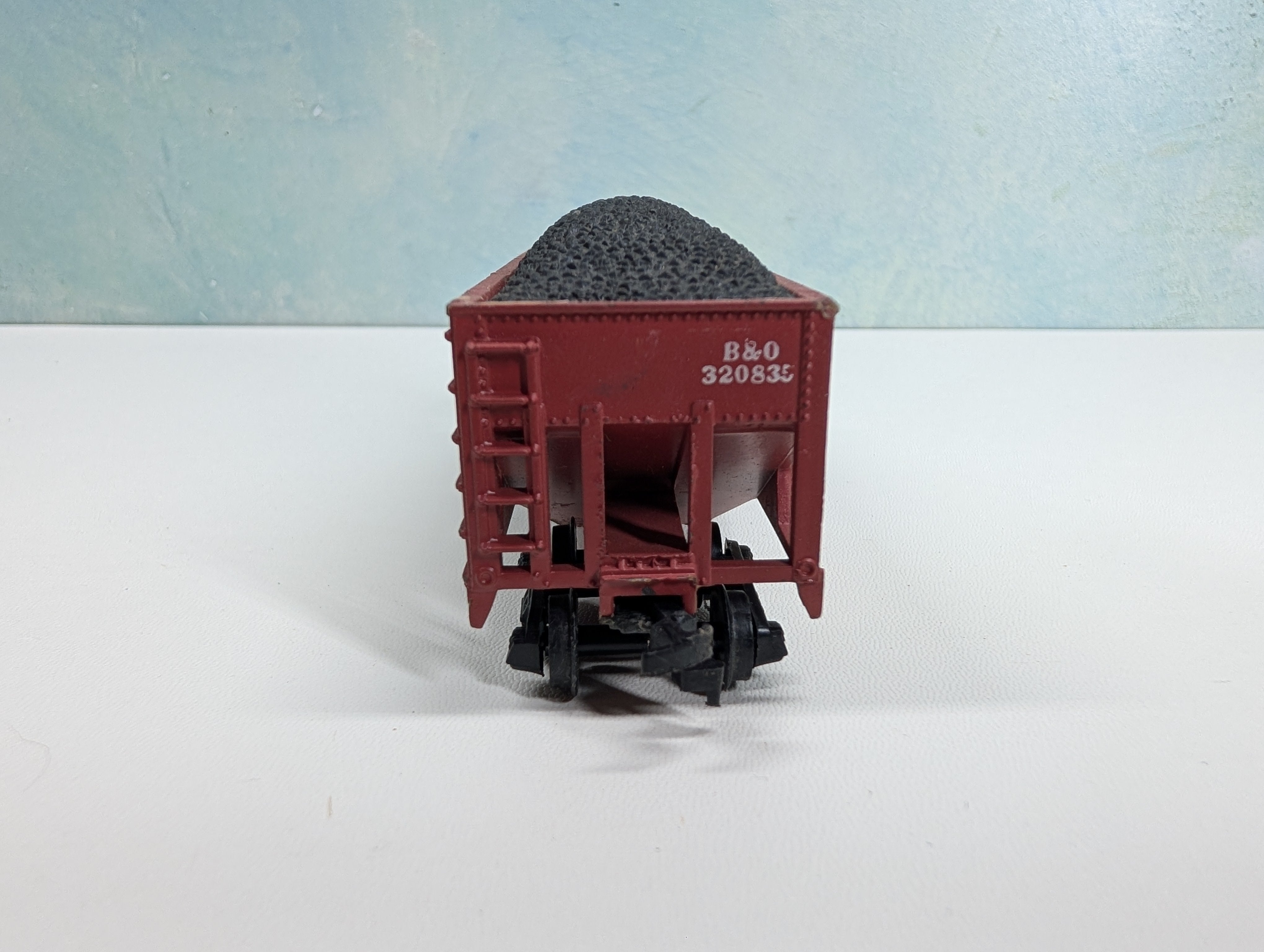 USED Varney HO Scale 2 Bay Hopper w/ Coal Load Baltimore and Ohio B&O #320835
