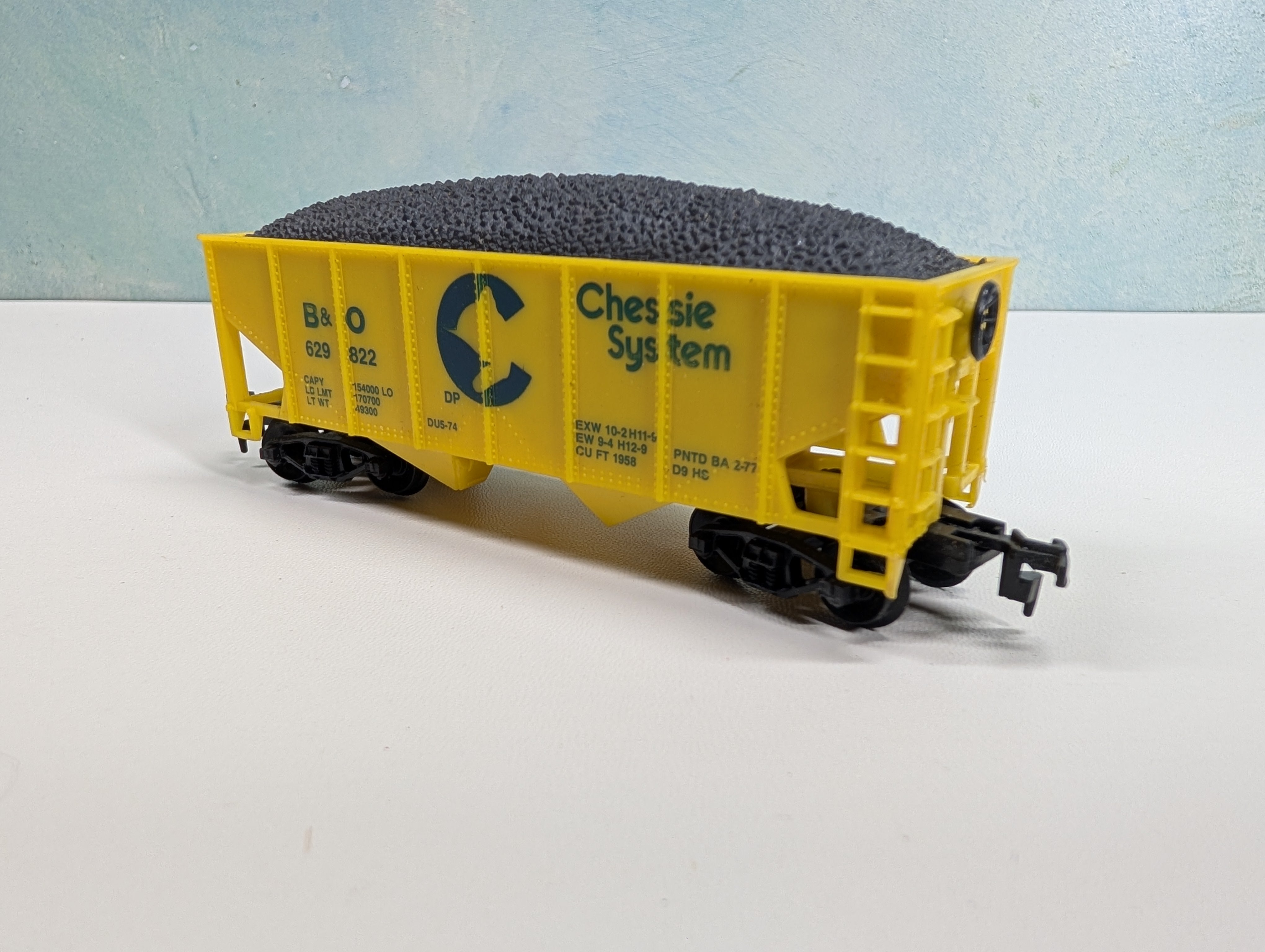 USED HO Scale 2 Bay Hopper w/ Coal Load Chessie System B&O #629822