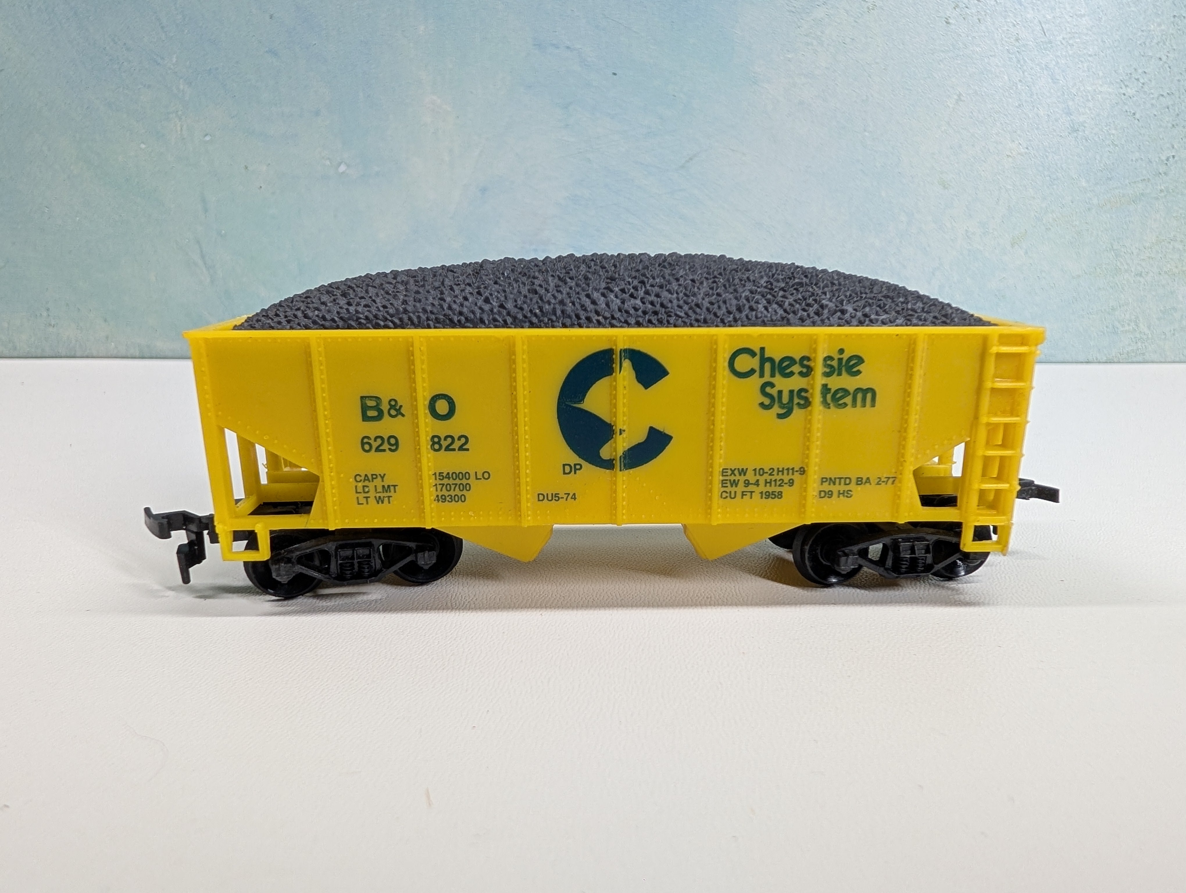 USED HO Scale 2 Bay Hopper w/ Coal Load Chessie System B&O #629822