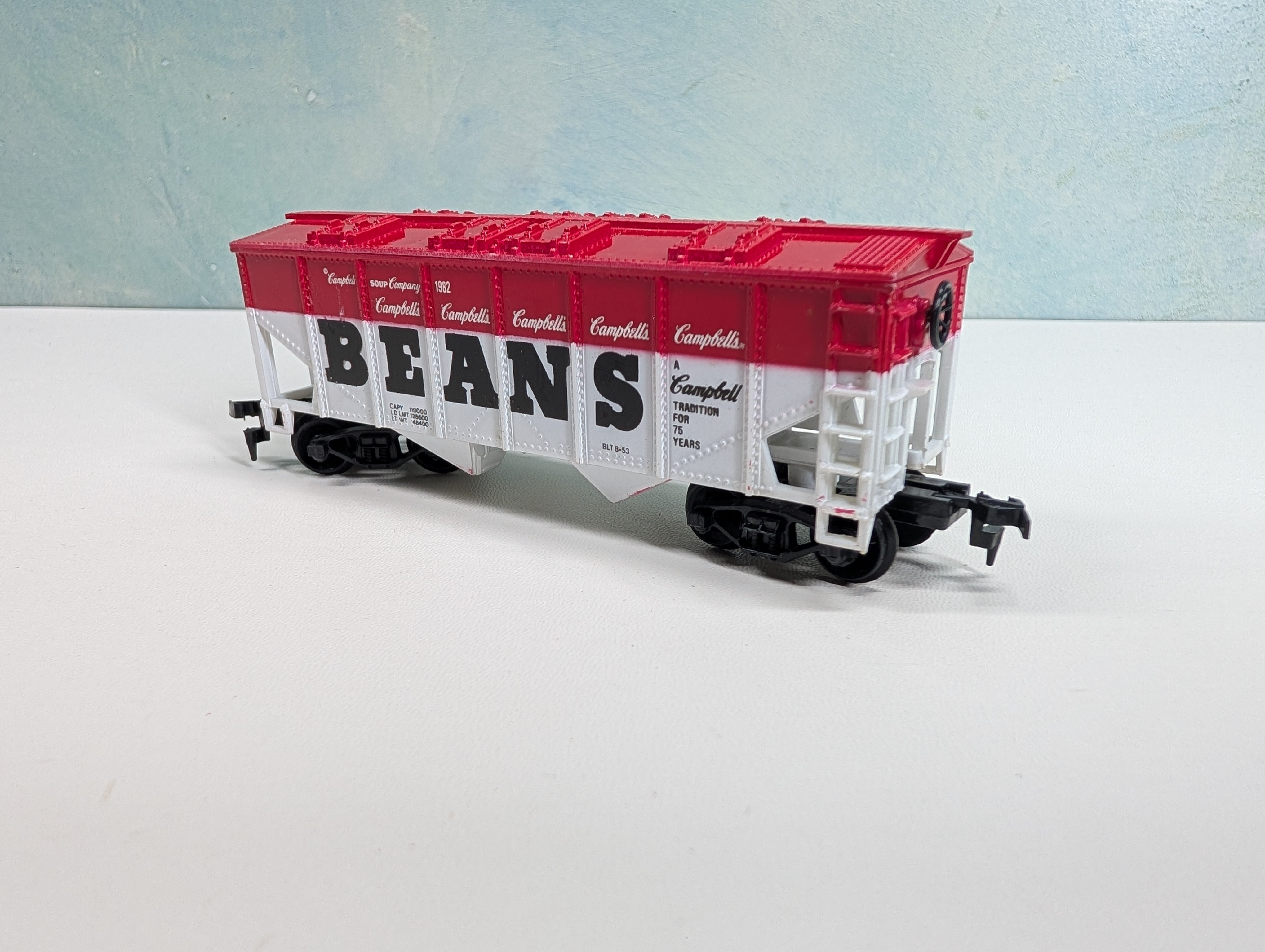 USED Life-Like HO Scale Billboard Covered Hopper Campbell's Beans #1982