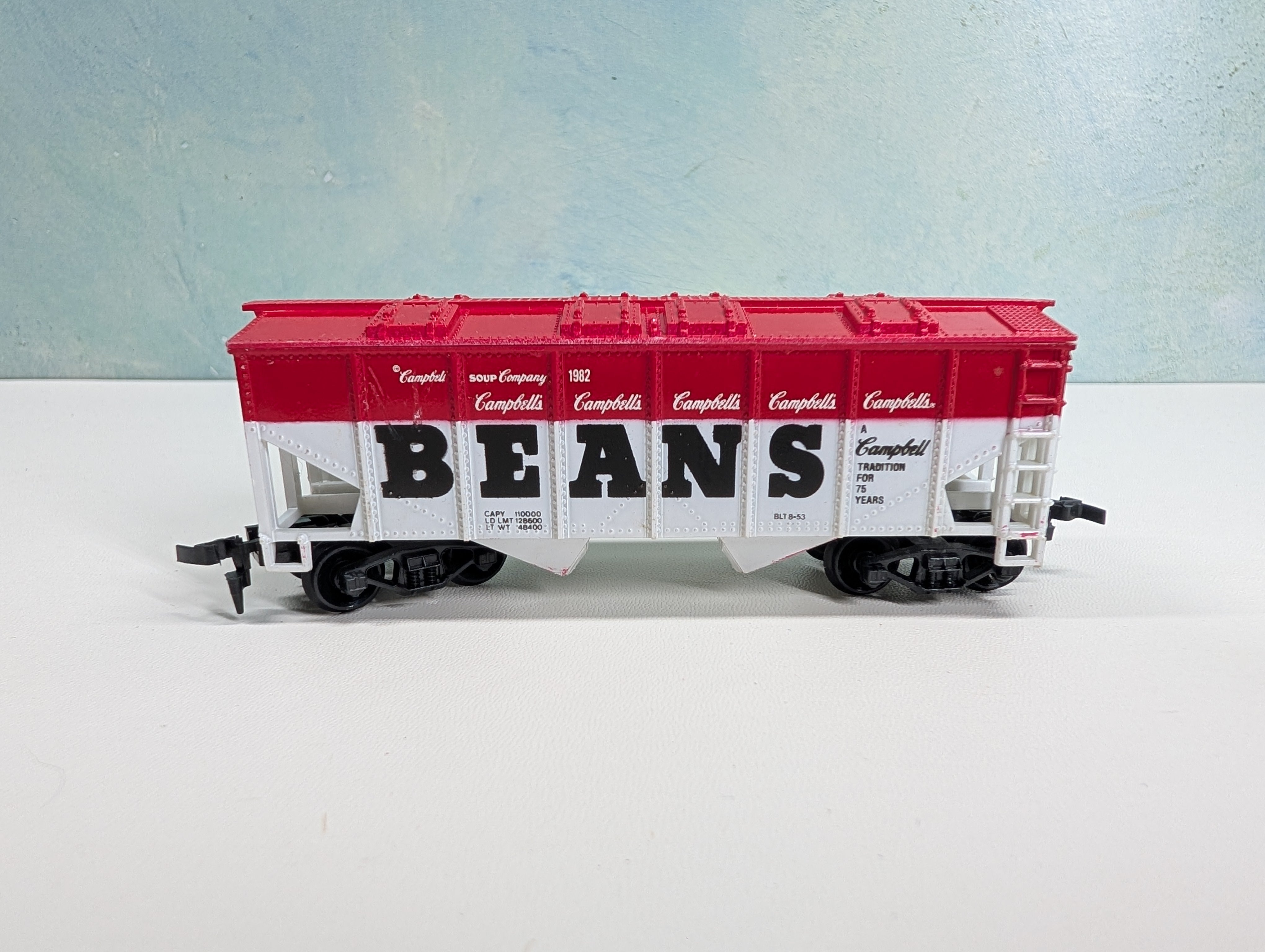 USED Life-Like HO Scale Billboard Covered Hopper Campbell's Beans #1982