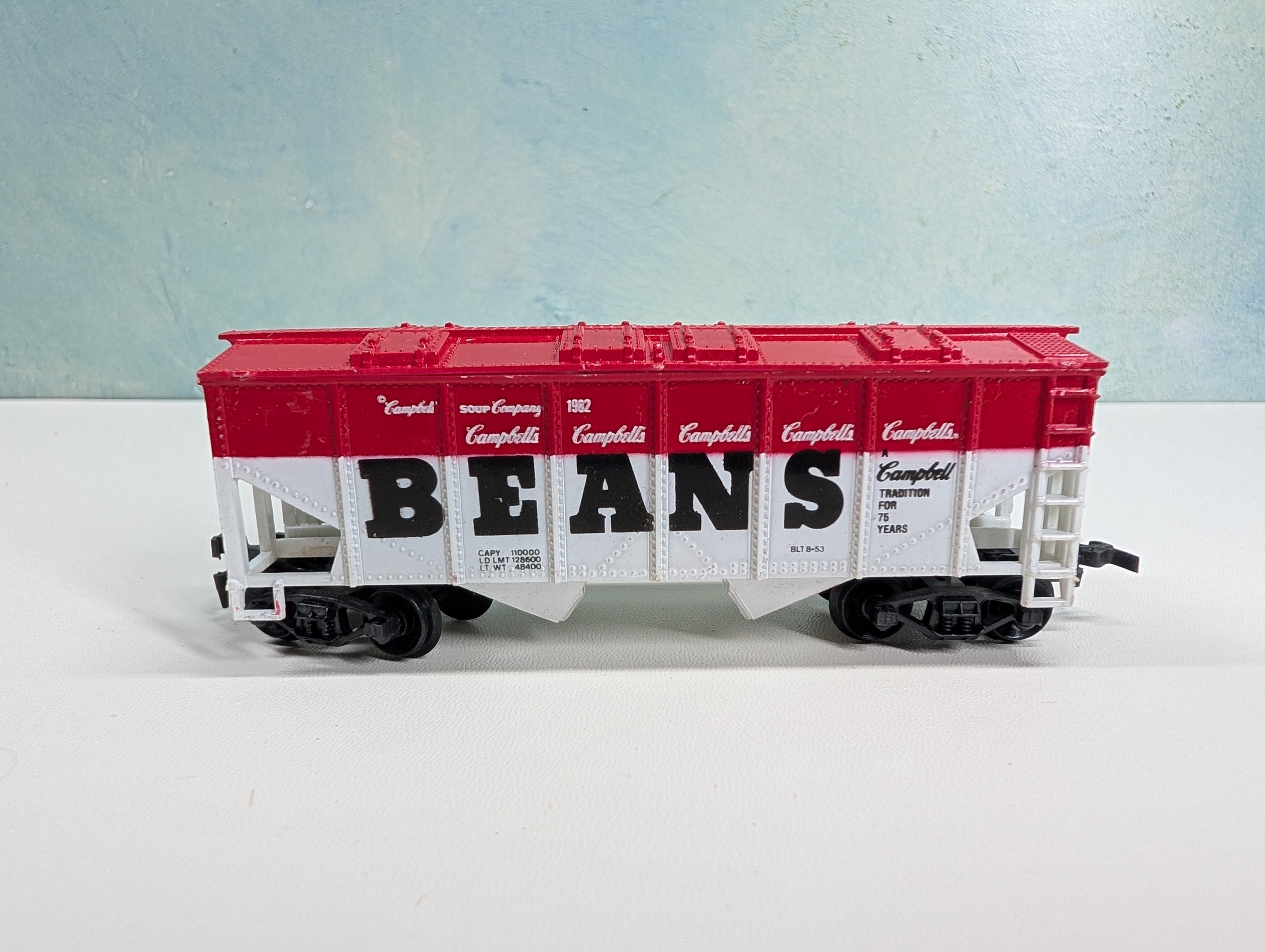 USED Life-Like HO Scale Billboard Covered Hopper Campbell's Beans #1982