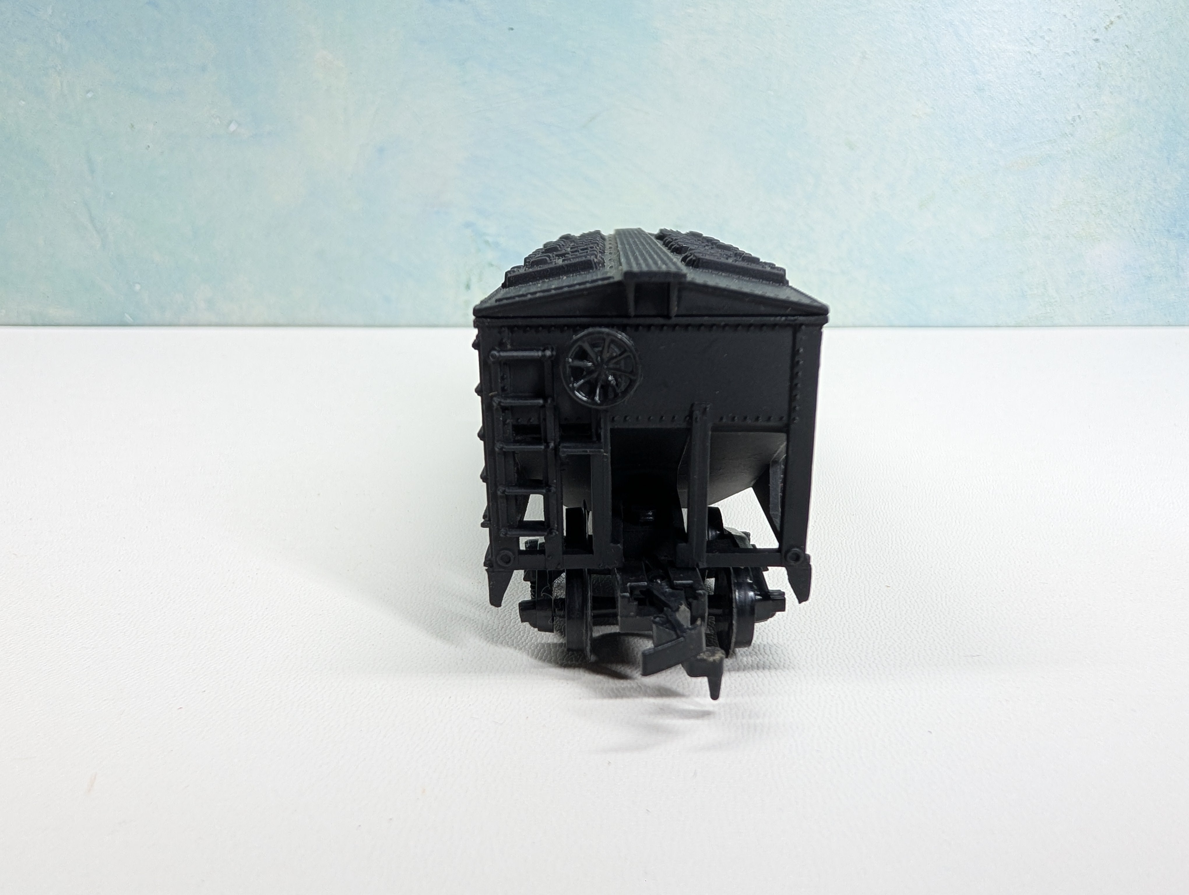 USED Industrial Rail HO Scale 2 Bay Covered Hopper Erie #4065