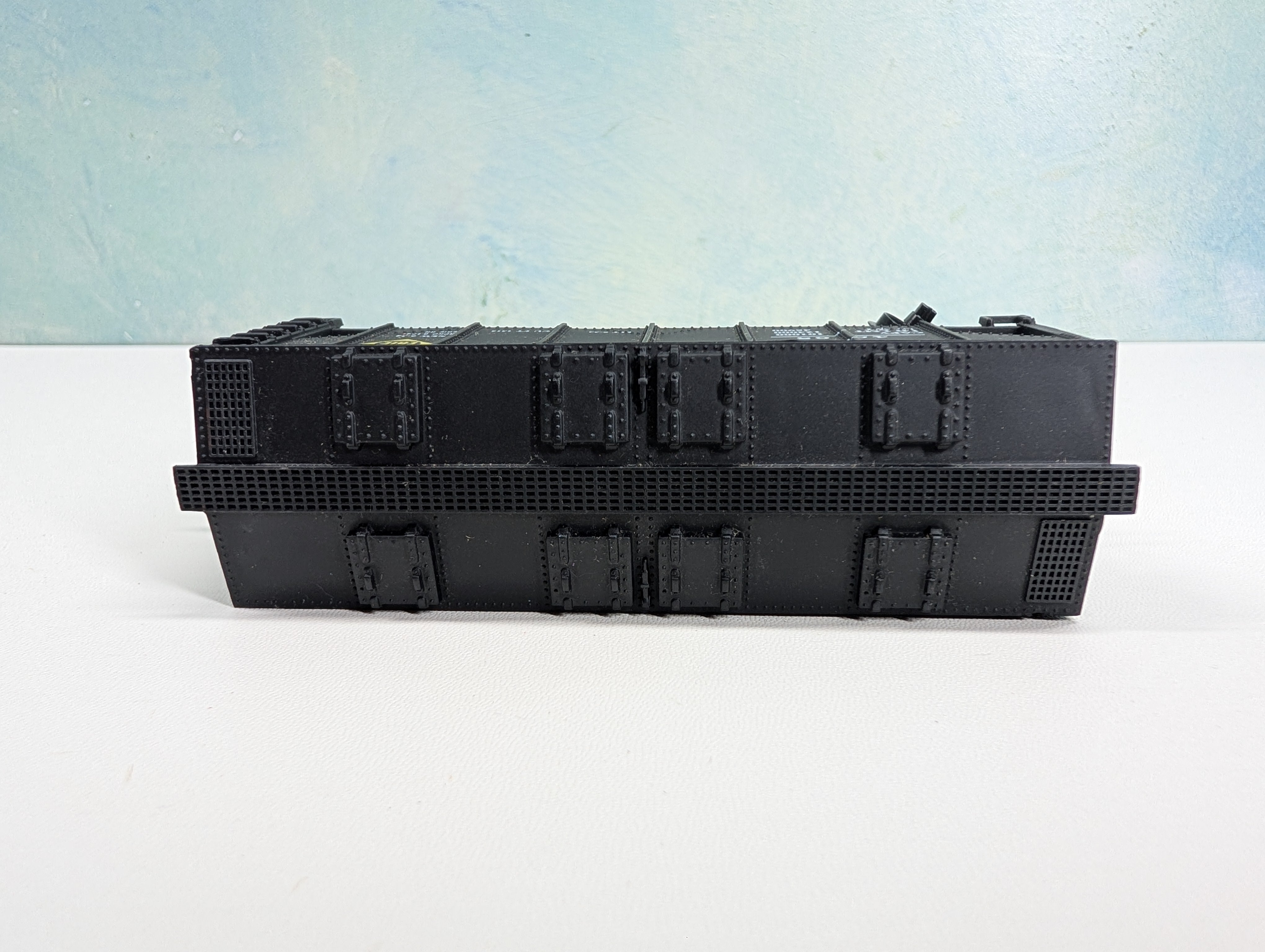 USED Industrial Rail HO Scale 2 Bay Covered Hopper Erie #4065