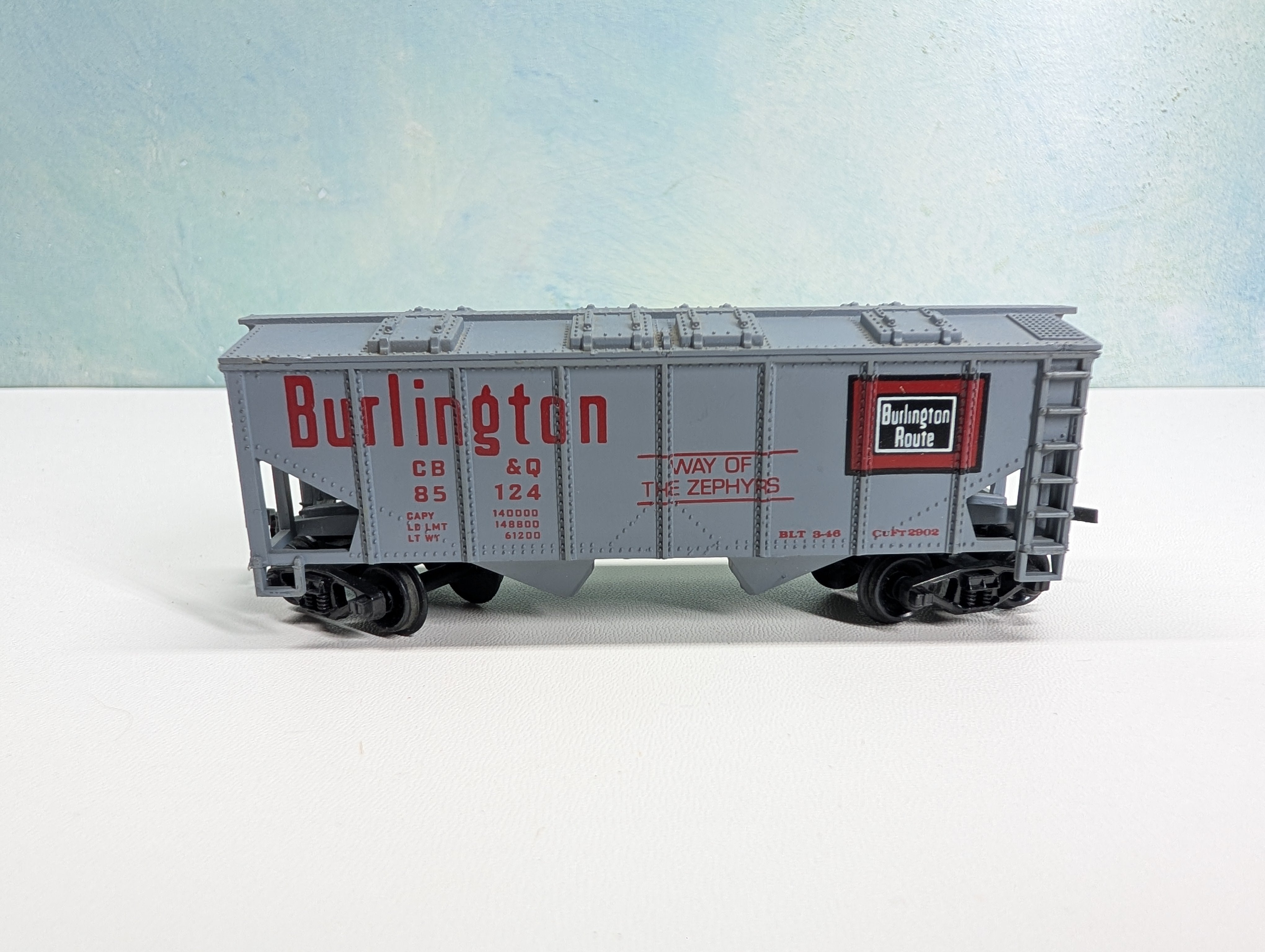 USED HO Scale 2 Bay Covered Hopper Burlington CB&Q #85124