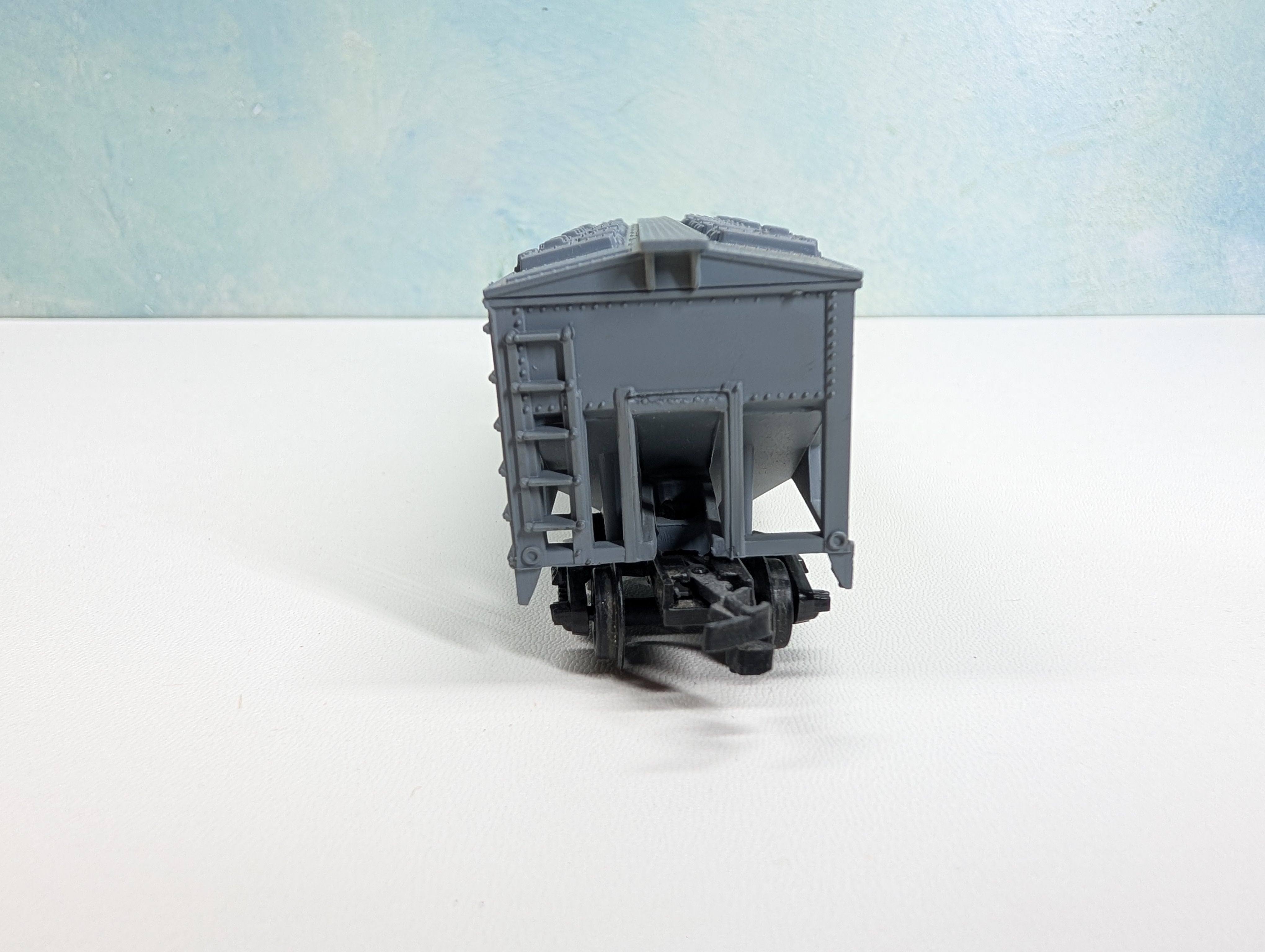 USED HO Scale 2 Bay Covered Hopper Burlington CB&Q #85124