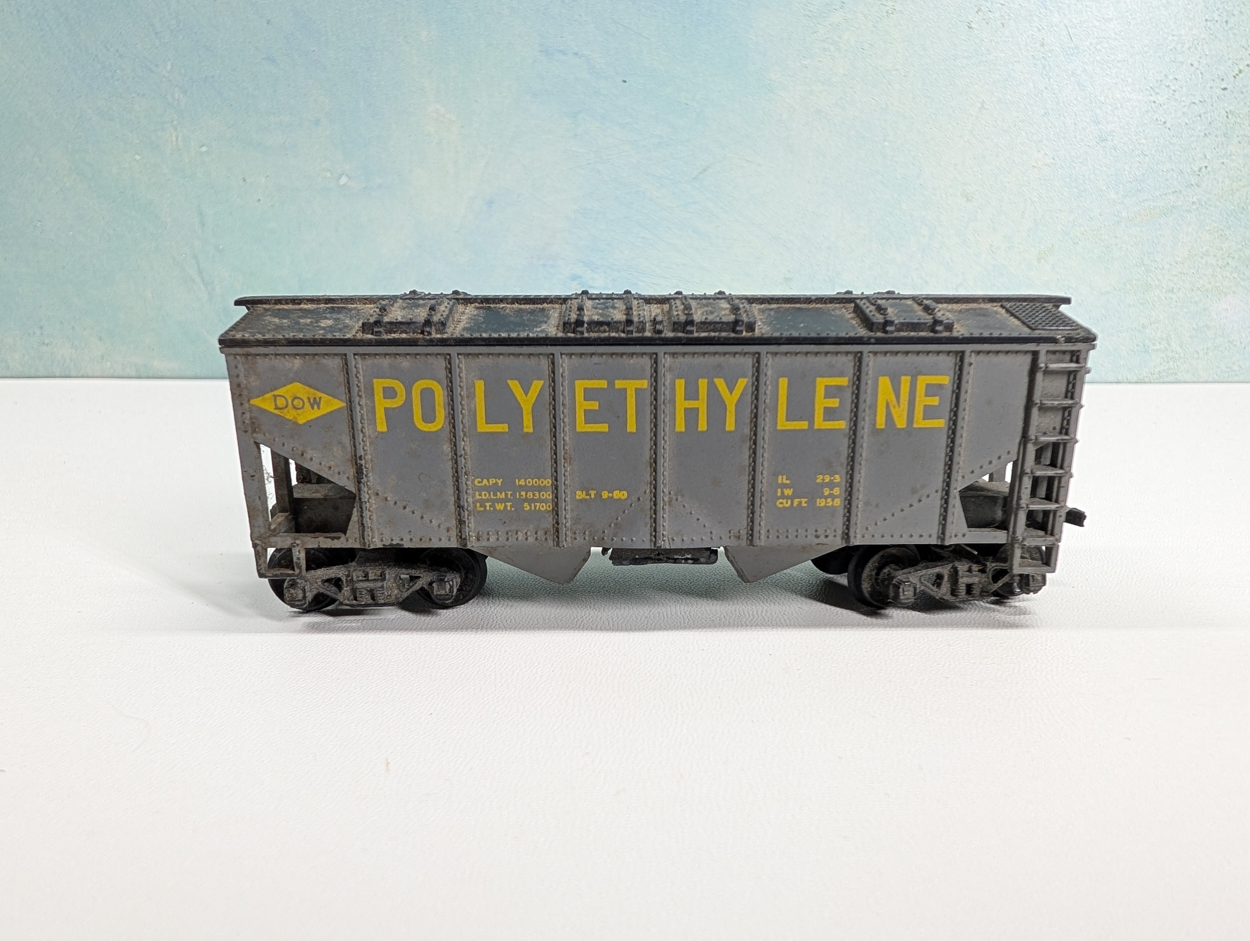 USED Varney HO Scale 2 Bay Covered Hopper Polyethylene DOW