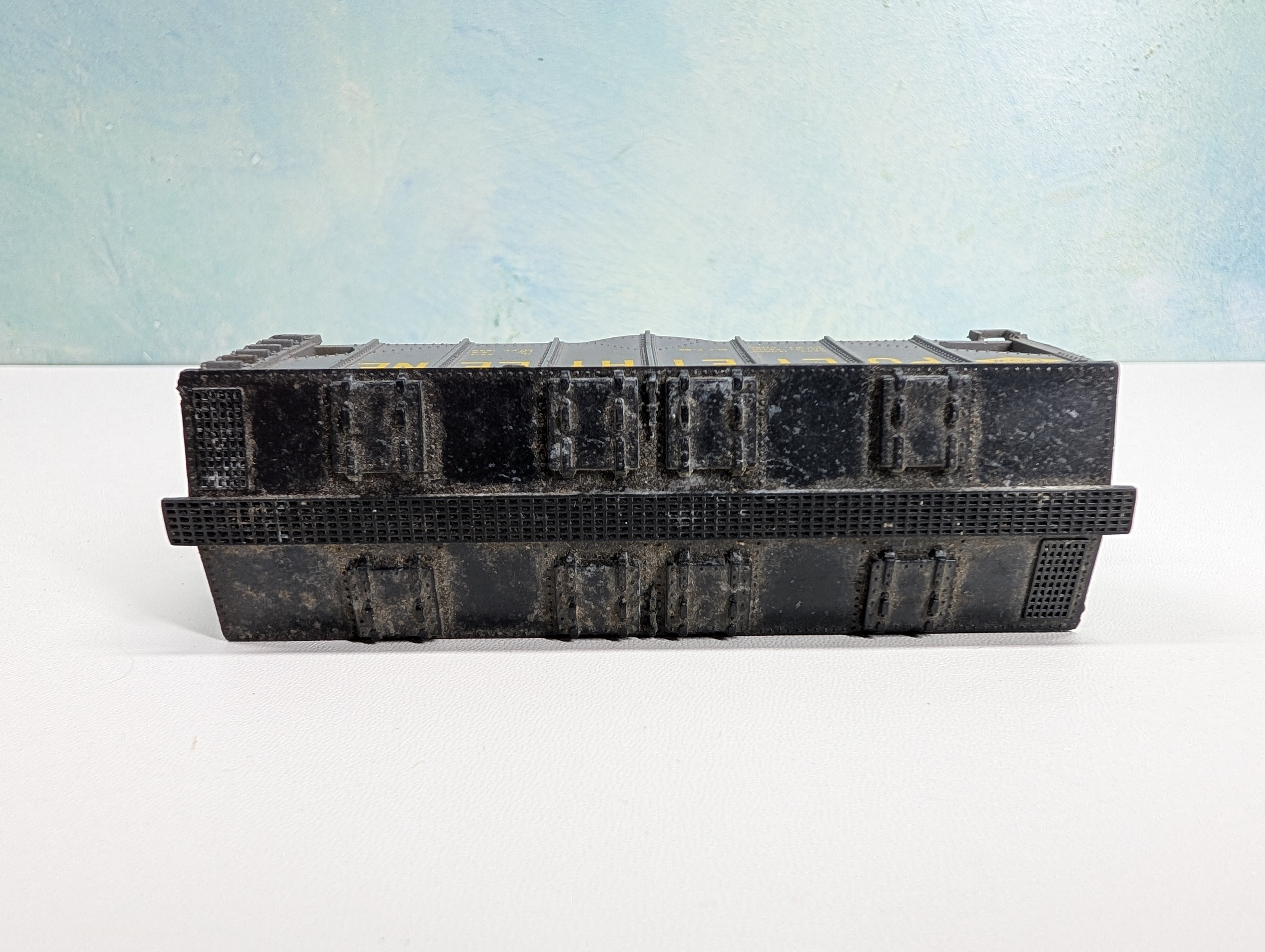 USED Varney HO Scale 2 Bay Covered Hopper Polyethylene DOW
