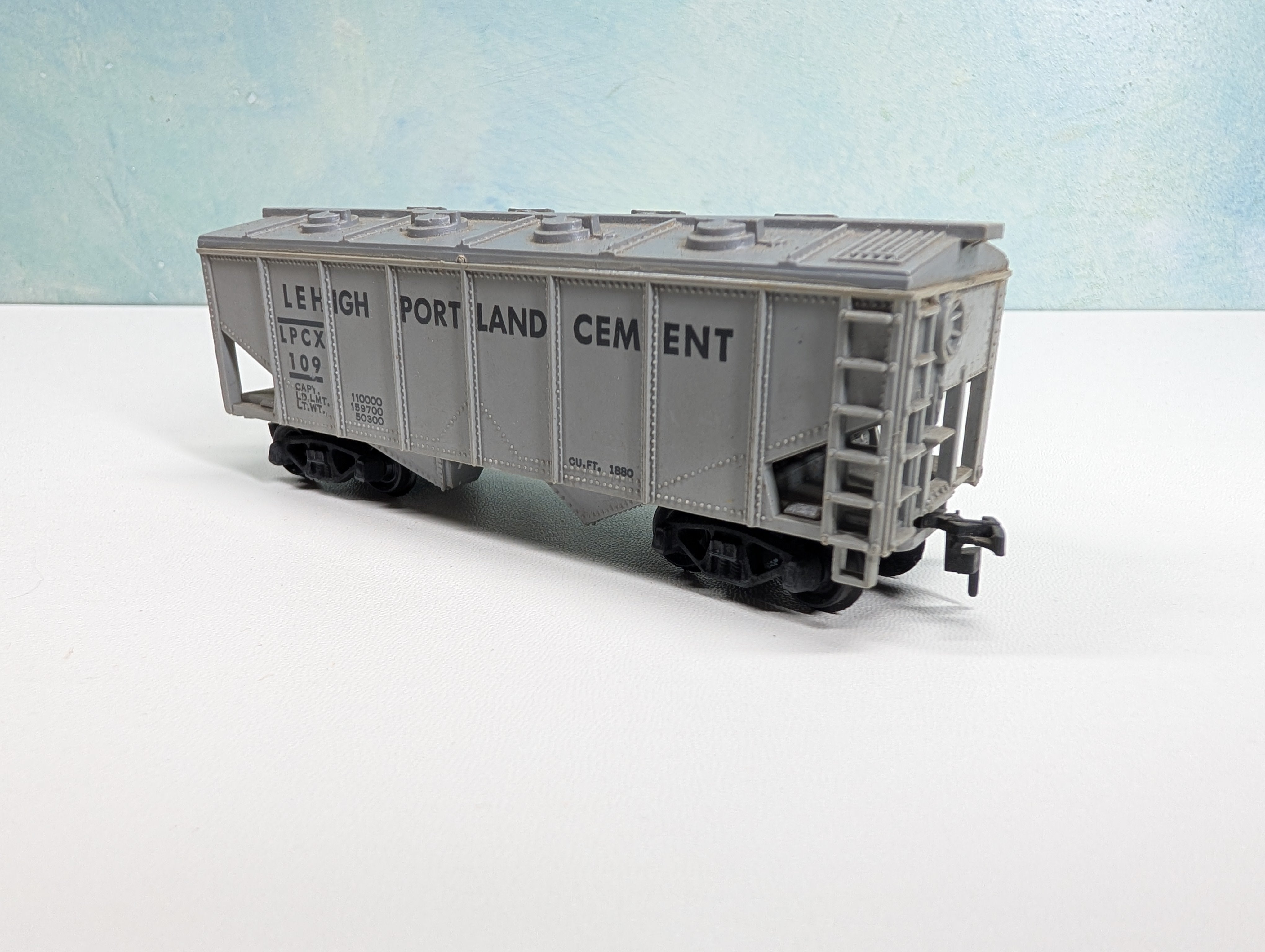 USED Marx HO Scale 2 Bay Covered Hopper Lehigh Portland Cement LPCX #109