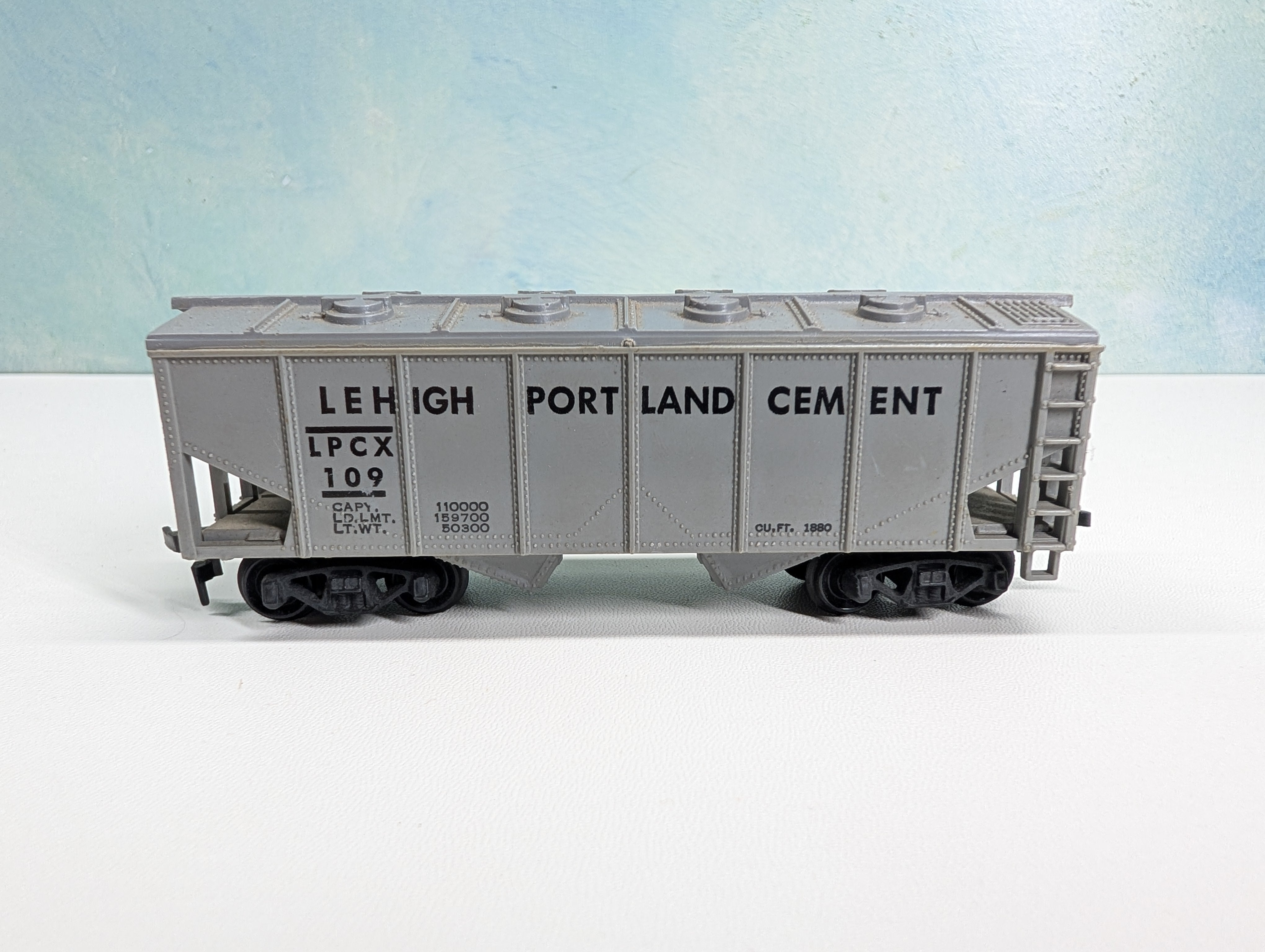 USED Marx HO Scale 2 Bay Covered Hopper Lehigh Portland Cement LPCX #109