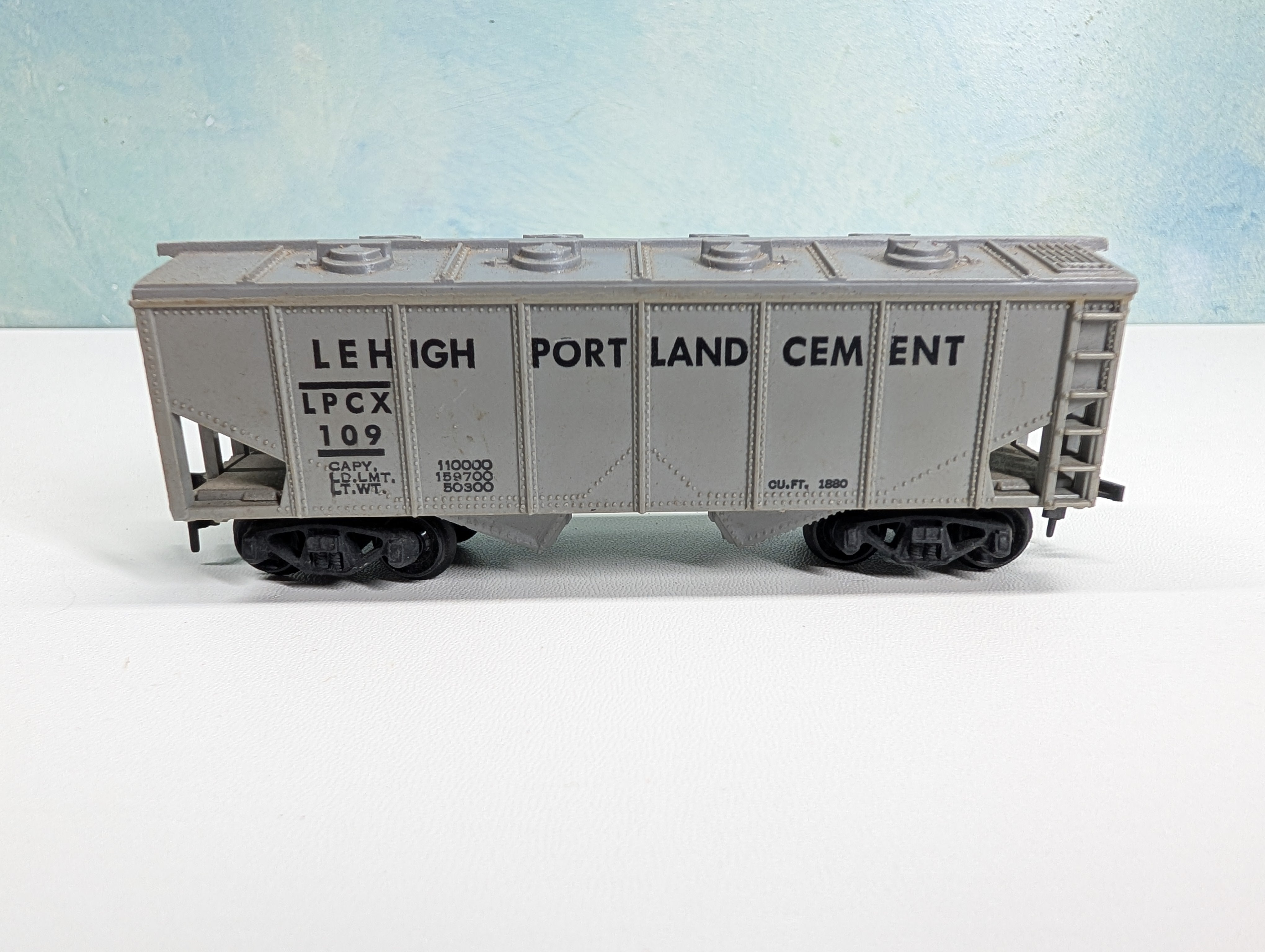 USED Marx HO Scale 2 Bay Covered Hopper Lehigh Portland Cement LPCX #109